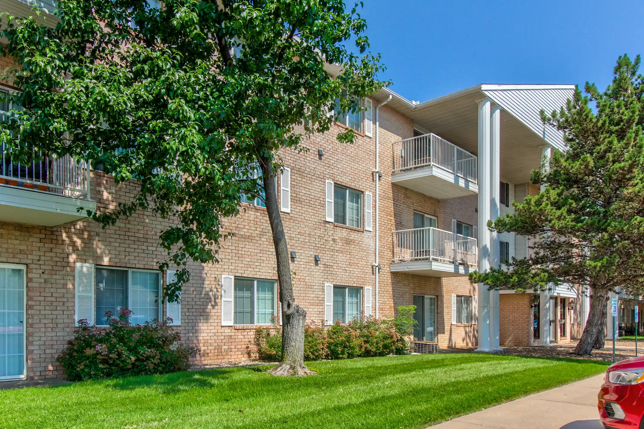 Yorktown Estates Apartments Wichita, KS 67205