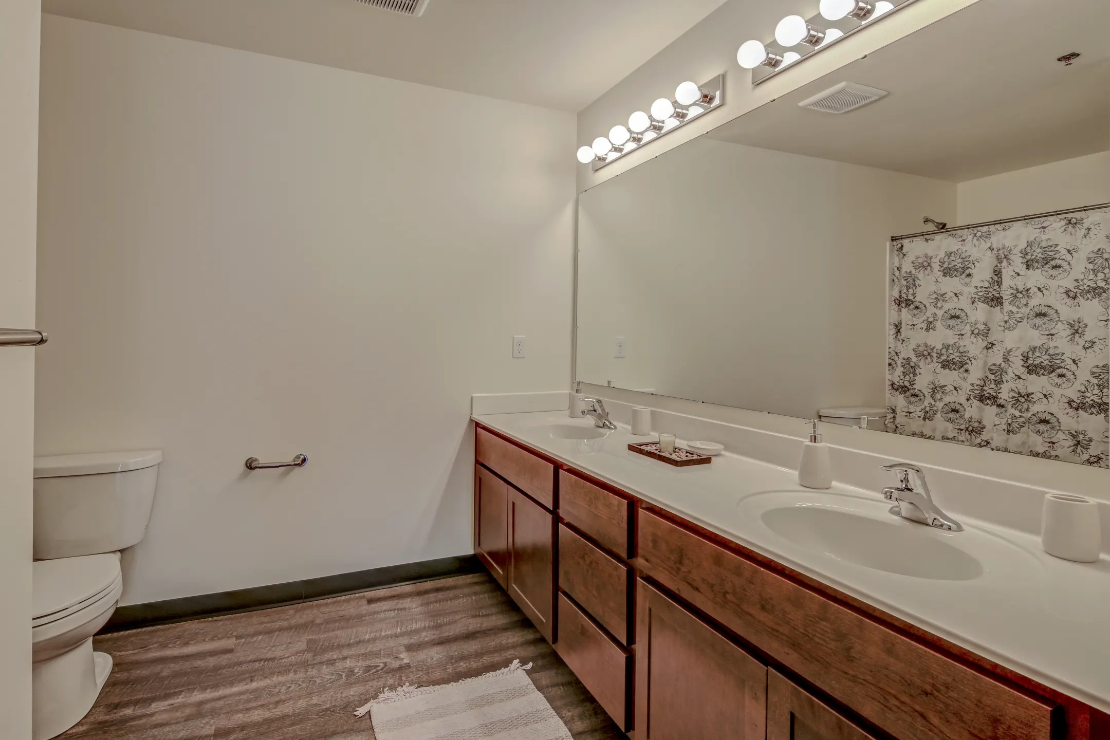 Bathroom - Brewers Point Apartments - Milwaukee, WI