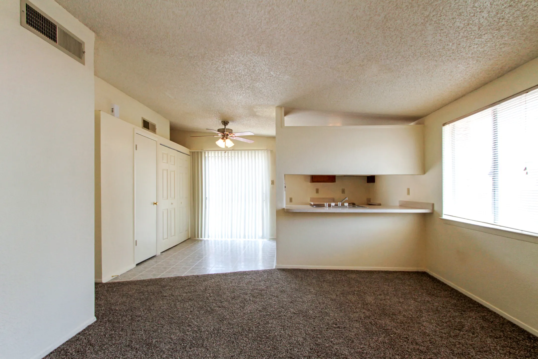 Living Room - Starlight Court Quad Homes - Alamogordo, NM