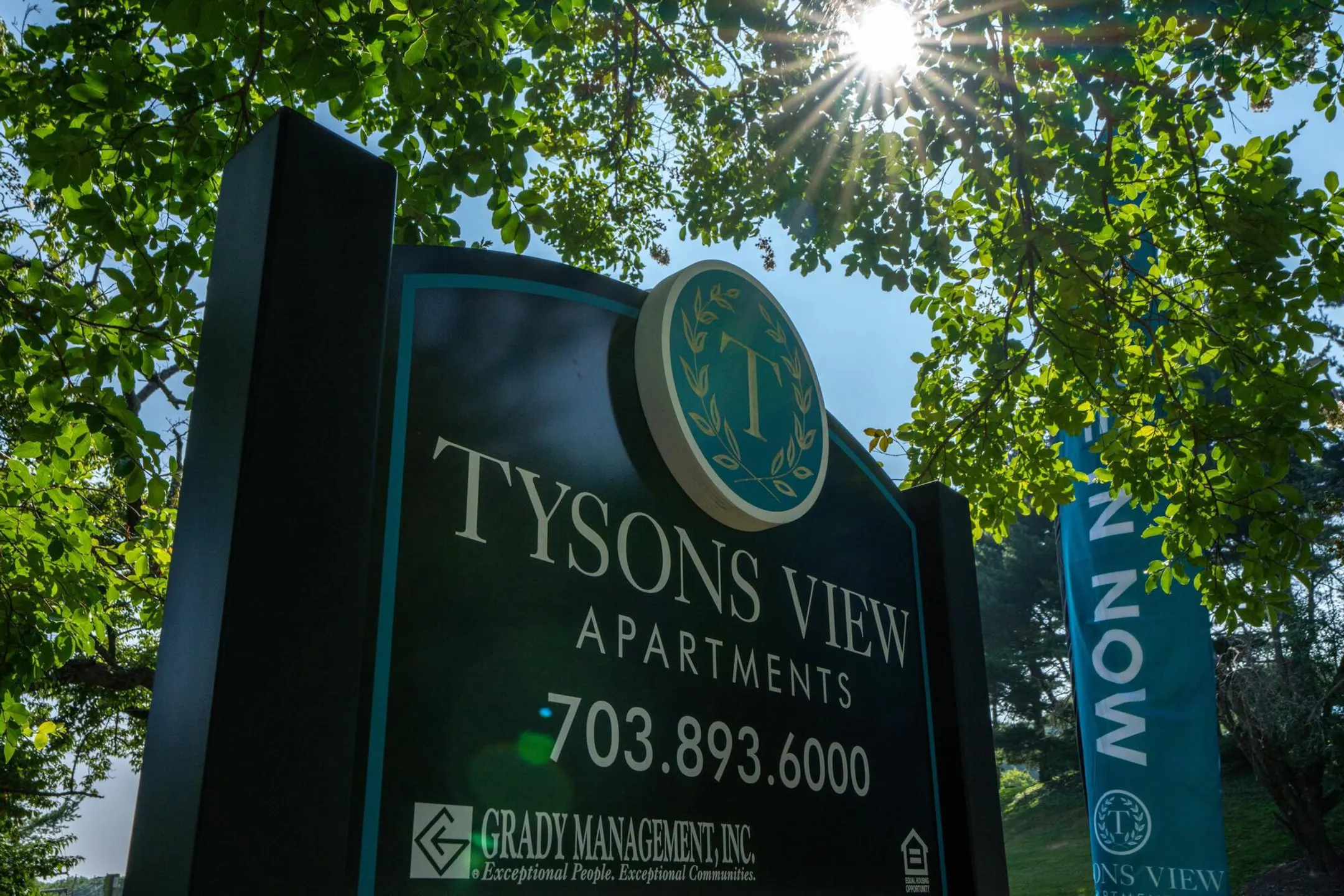 Community Signage - Tysons View - Falls Church, VA