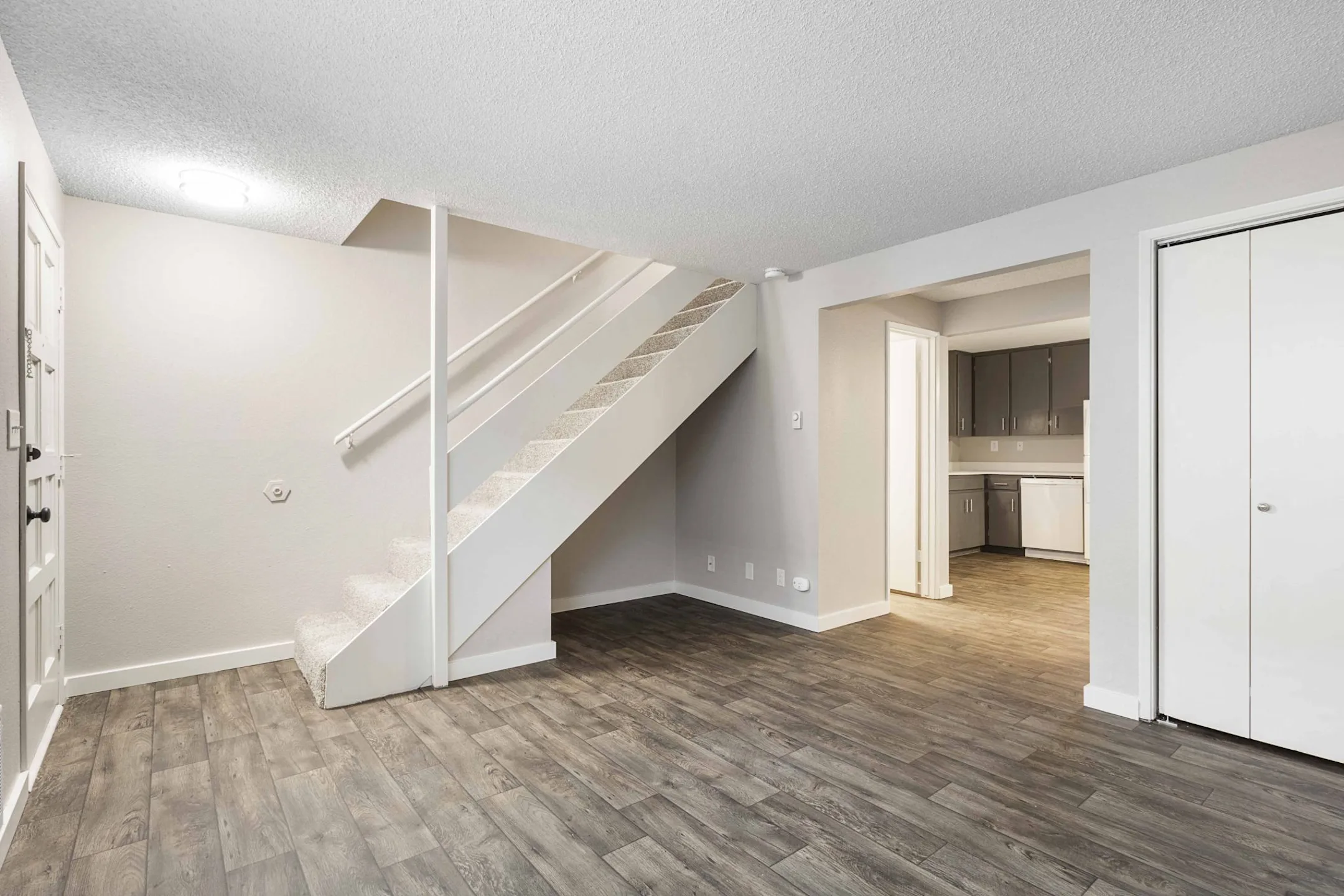 Station Place Townhomes Apartments Sumner, WA 98390