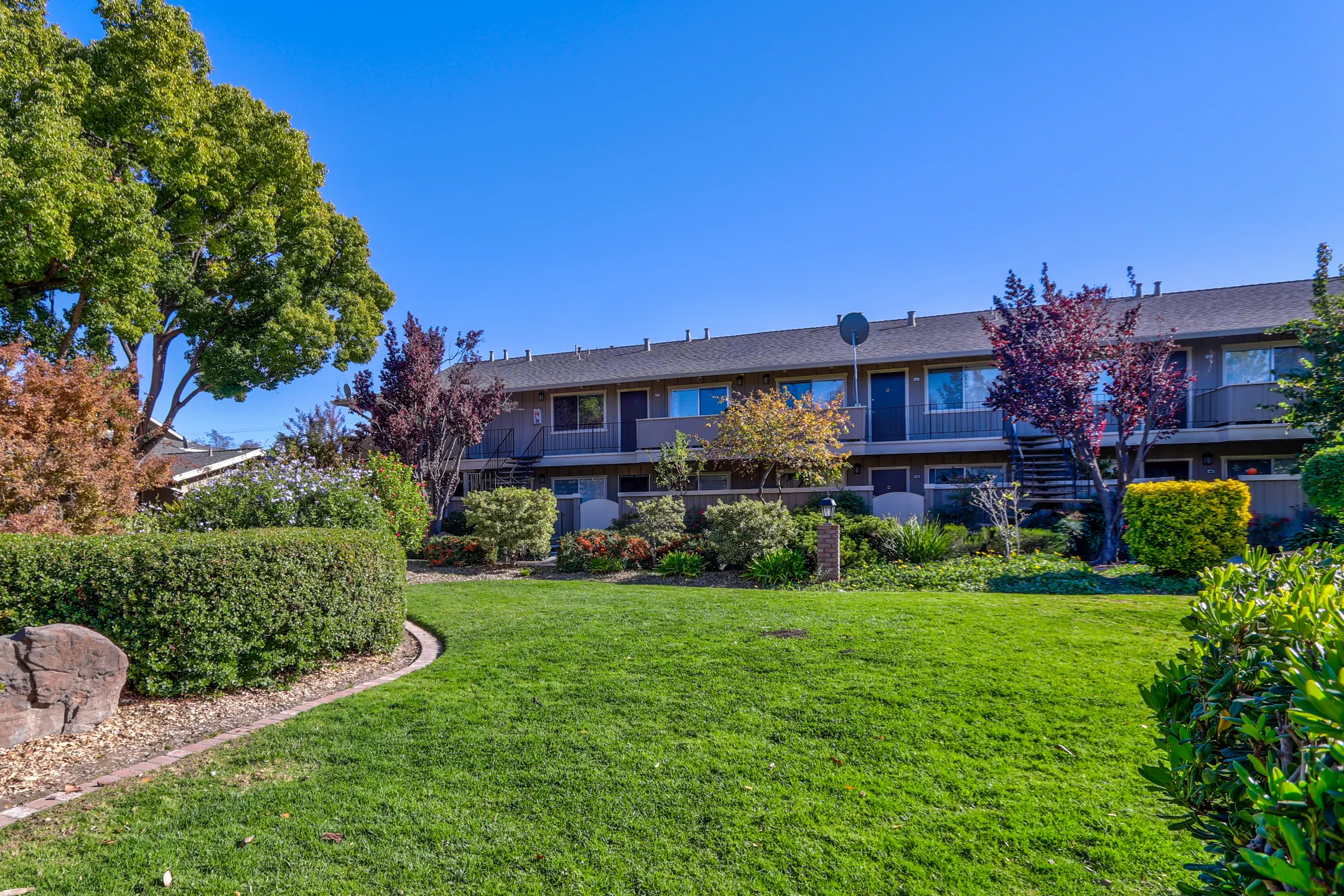 Los Gatos Gardens 14850 Oka Rd Los Gatos, CA Apartments for Rent