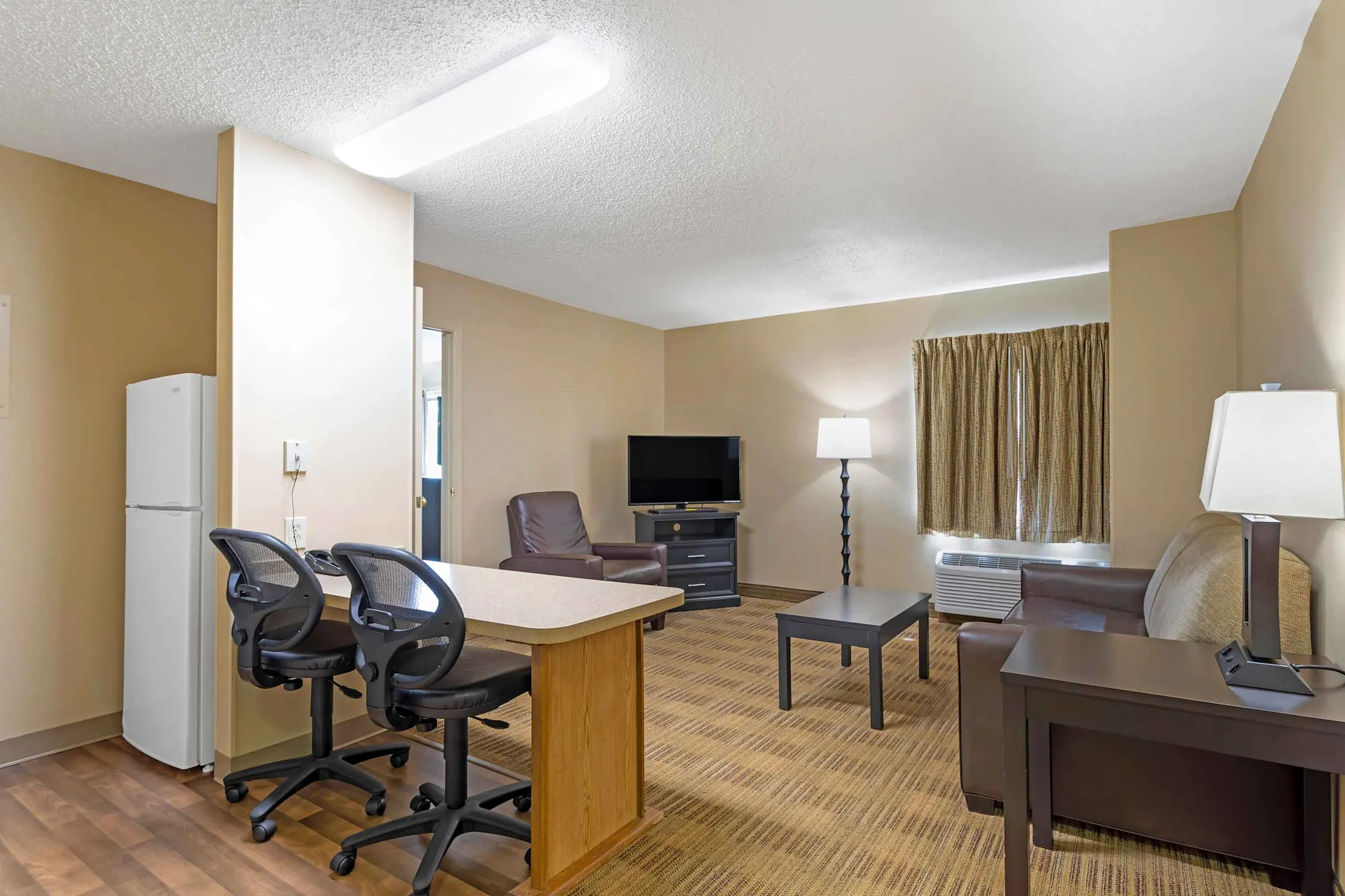 Dining Room - Furnished Studio - Lexington - Tates Creek - Lexington, KY
