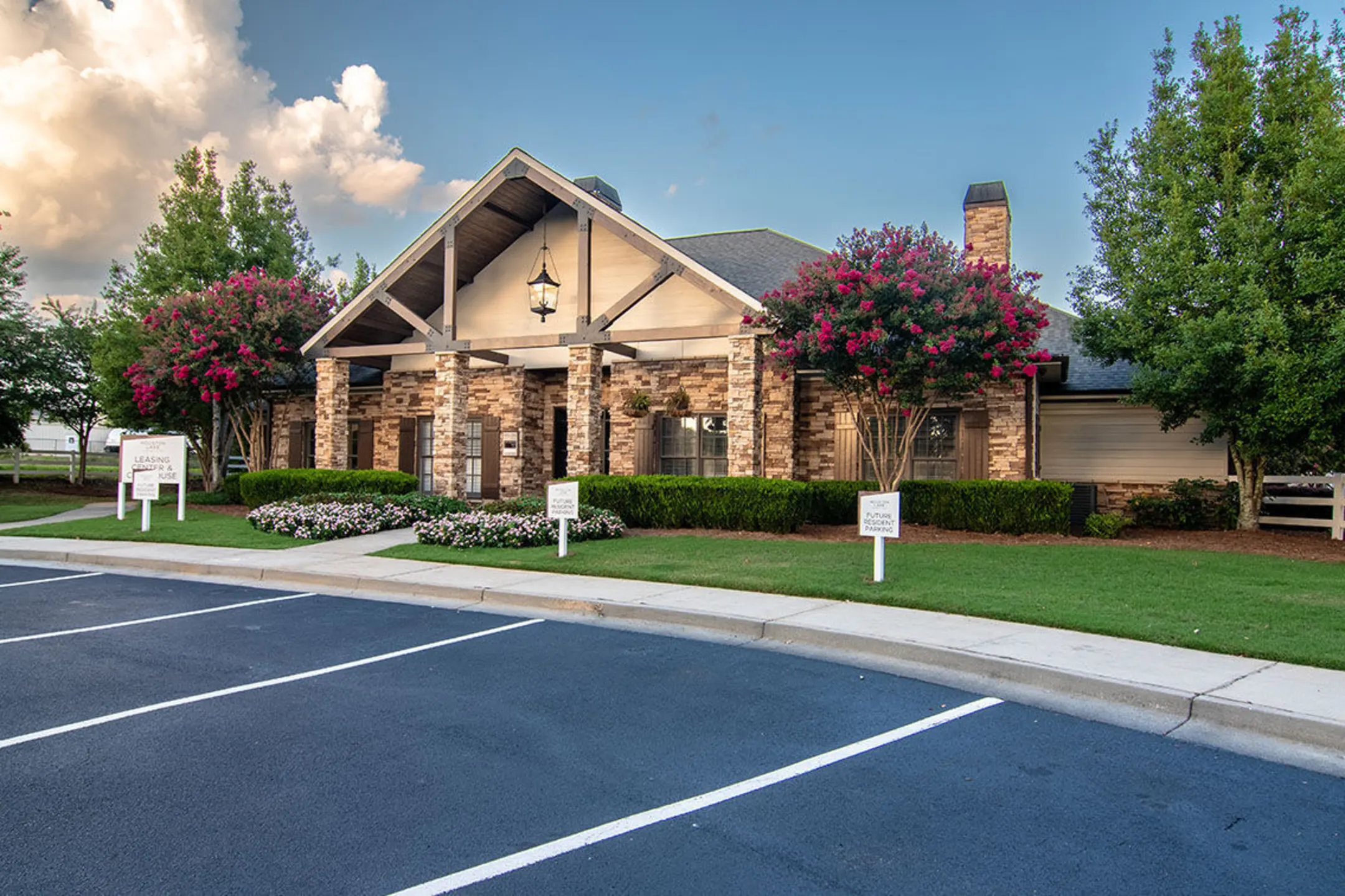 Houston Lake Apartment Community Apartments Kathleen, GA 31047