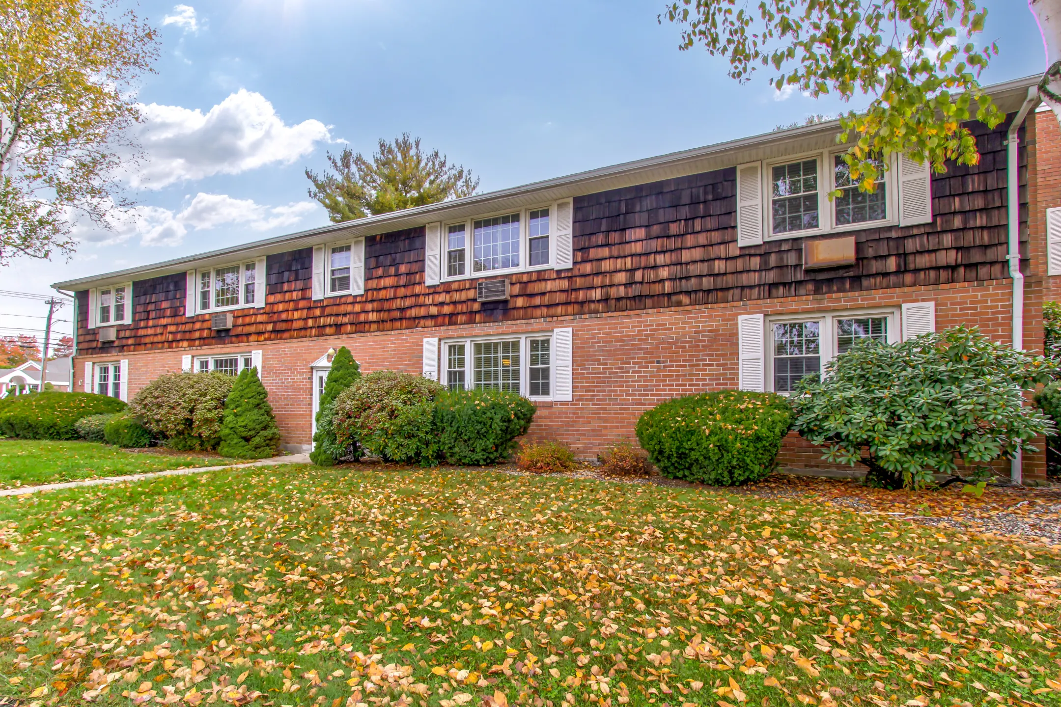Building - Suffield West Apartments - Suffield, CT