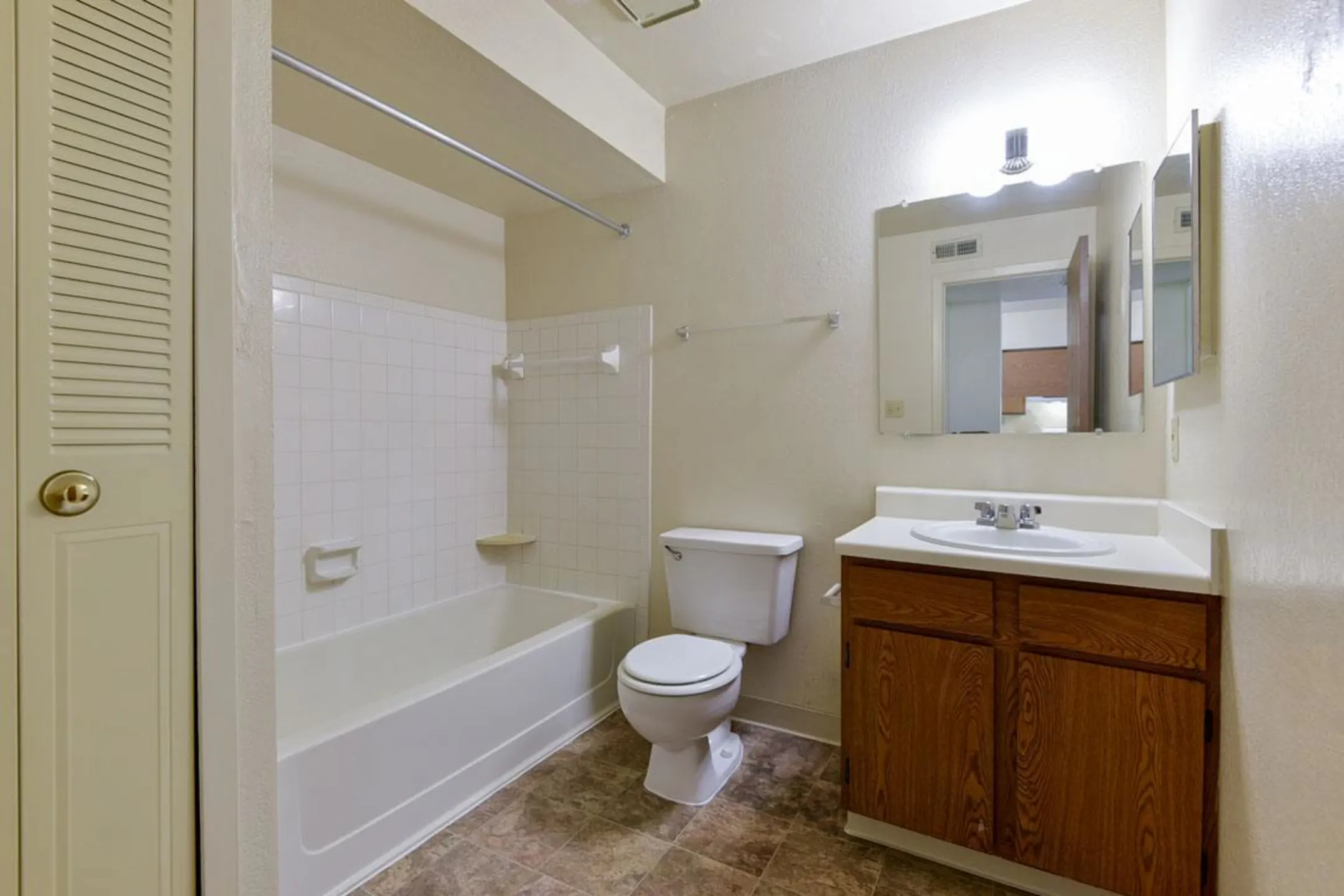 Old Monterey 3108 S Jefferson Ave Springfield, MO Apartments for