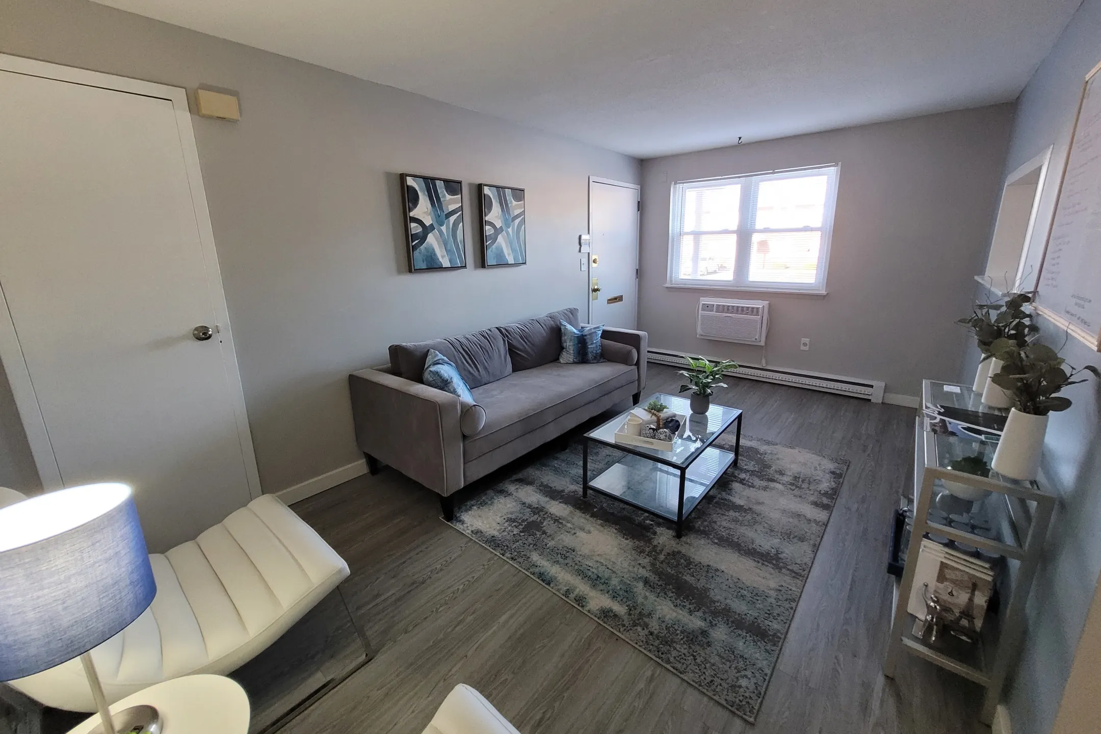 Living Room - Pine Brook Terrace Apartments - Bristol, CT