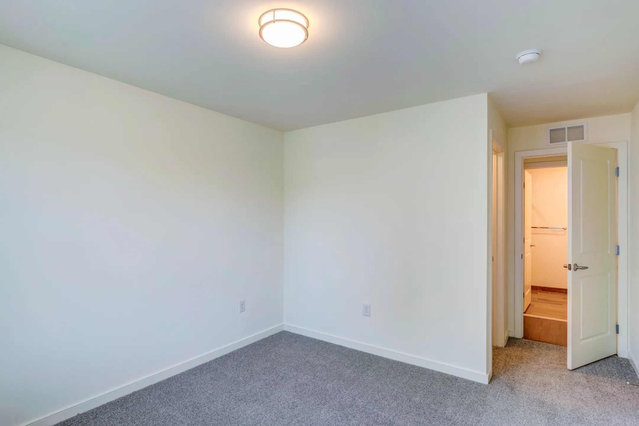 The at Glassworks Apartments Cliffwood, NJ 07721