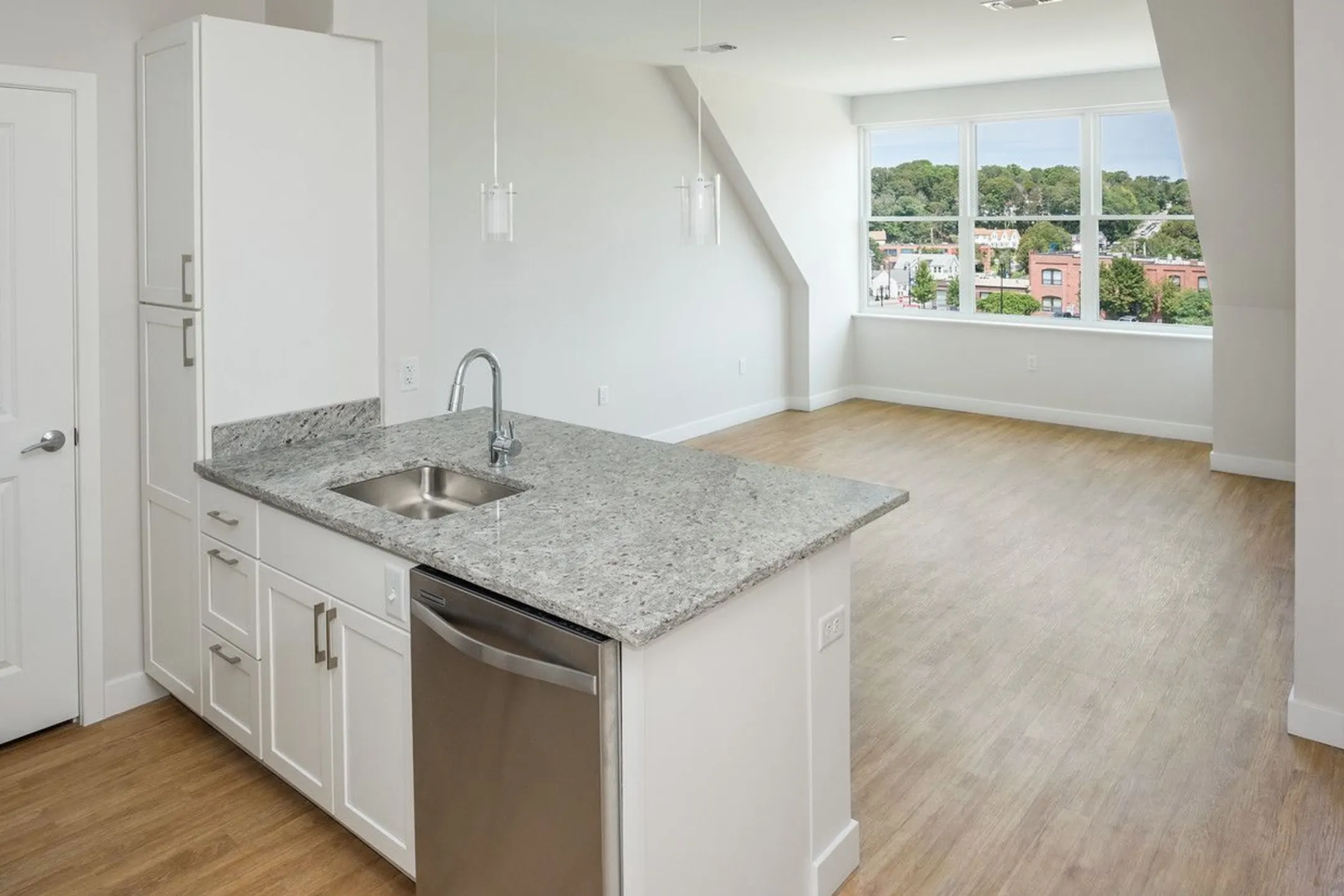 Landing 53 Apartments Braintree, MA 02184