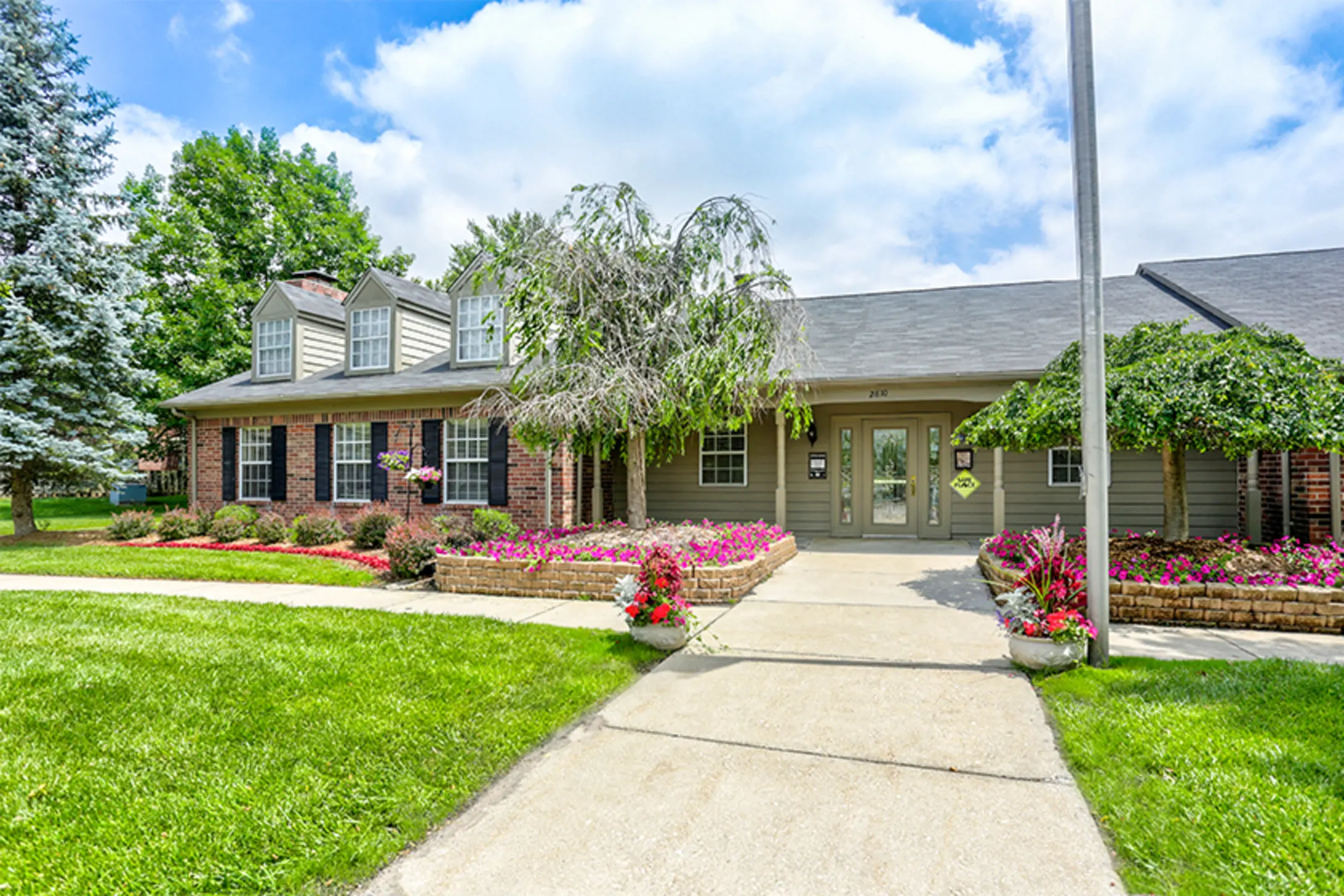 Williamsburg On The Lake Apartments