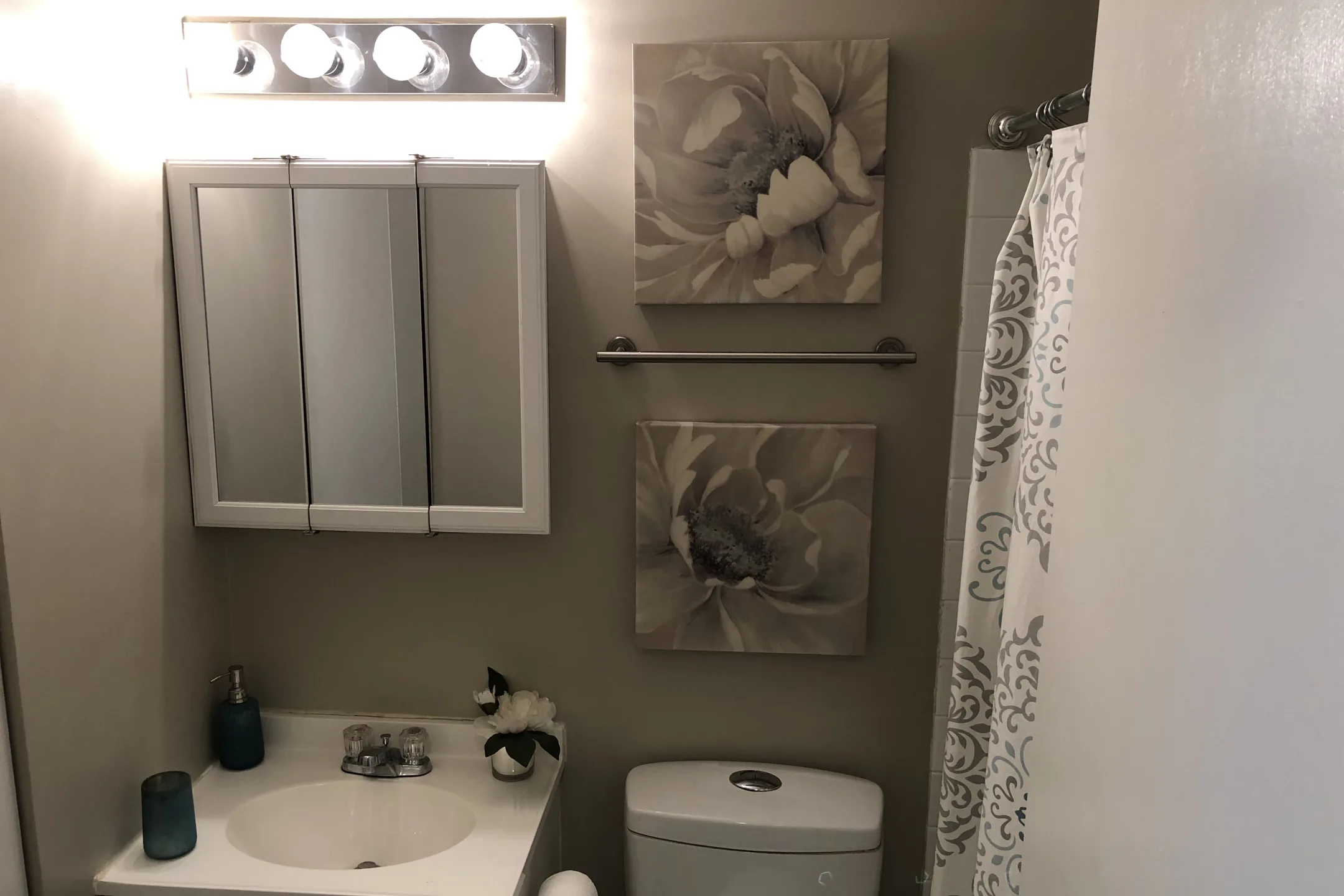Bathroom - Enclave Apartments - Hoffman Estates, IL
