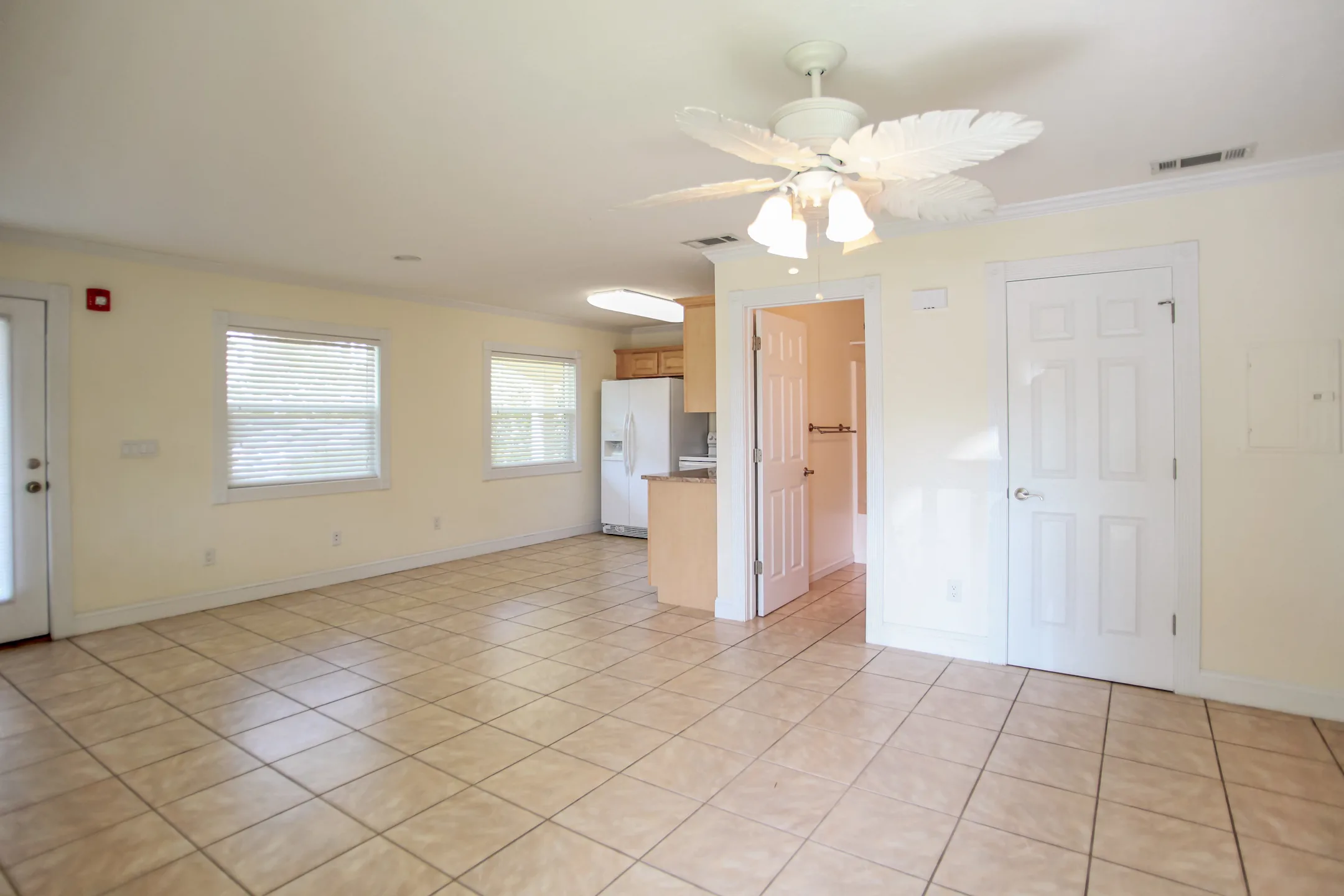 Living Room - Landings of Pensacola Condominiums - Pensacola, FL