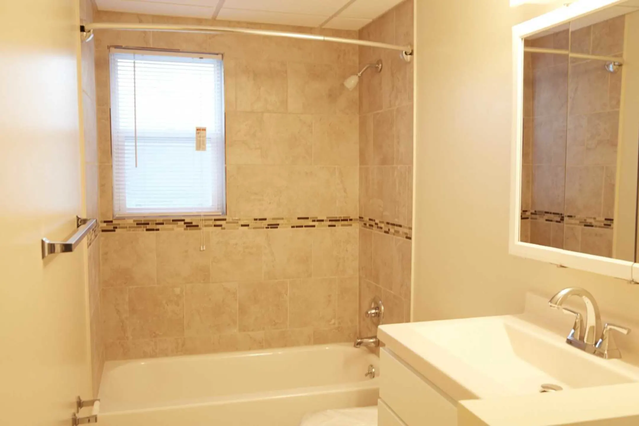 Bathroom - Tor View Village Apartments - Garnerville, NY