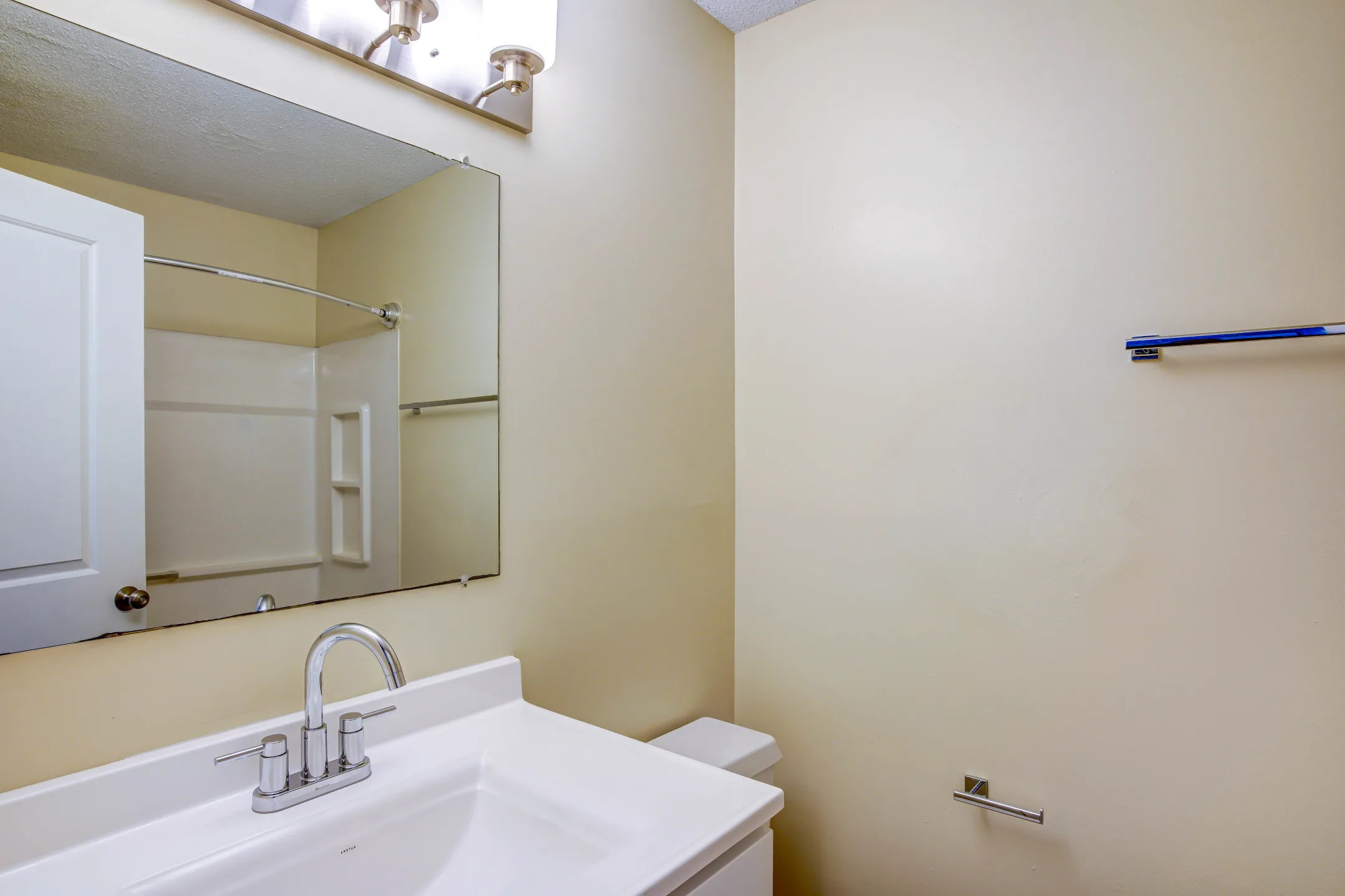 Bathroom - Bluff Ridge Apartment Homes - Jacksonville, NC
