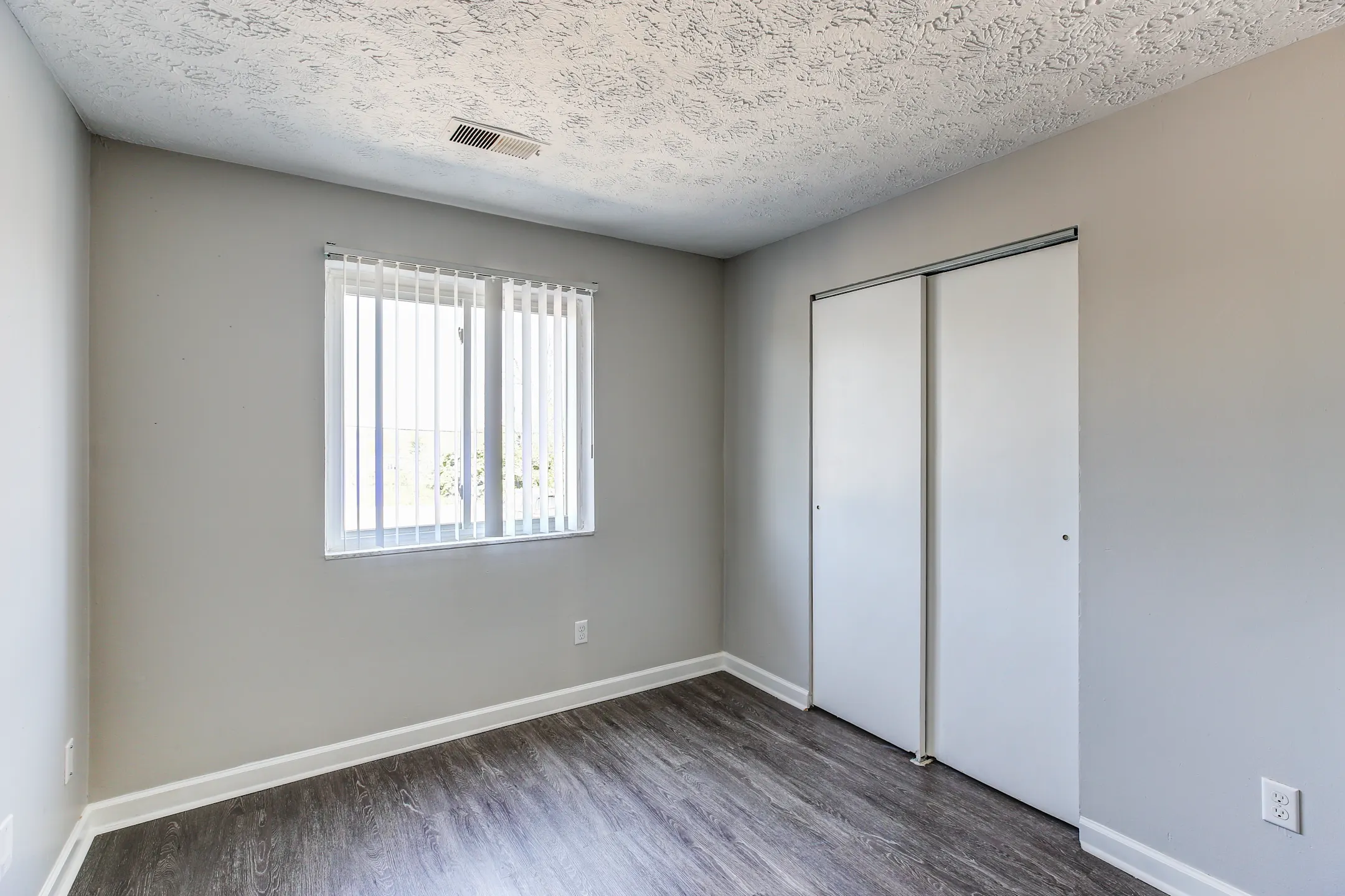 Bedroom - Villa Hills Apartments - Cincinnati, OH