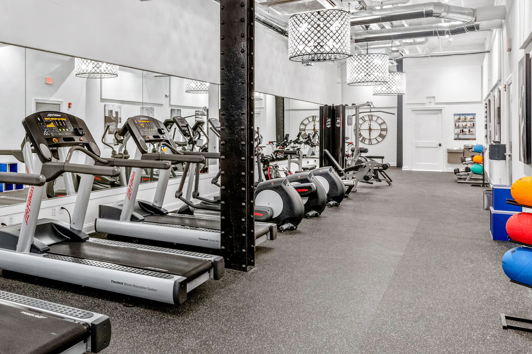 Fitness Weight Room - Metro on Crown - New Haven, CT