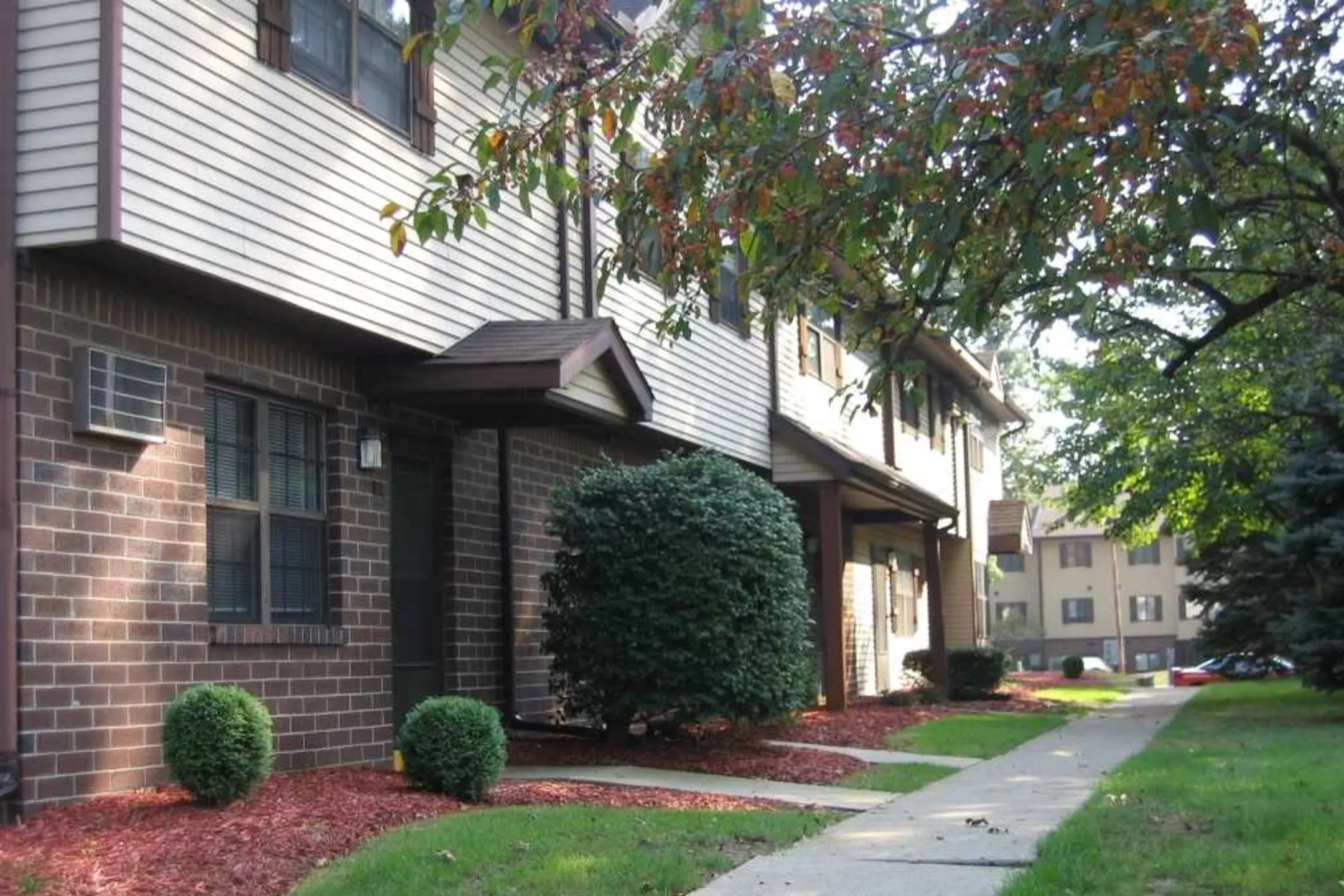 Building - Wood Ridge Apartments And Townhomes - Toledo, OH