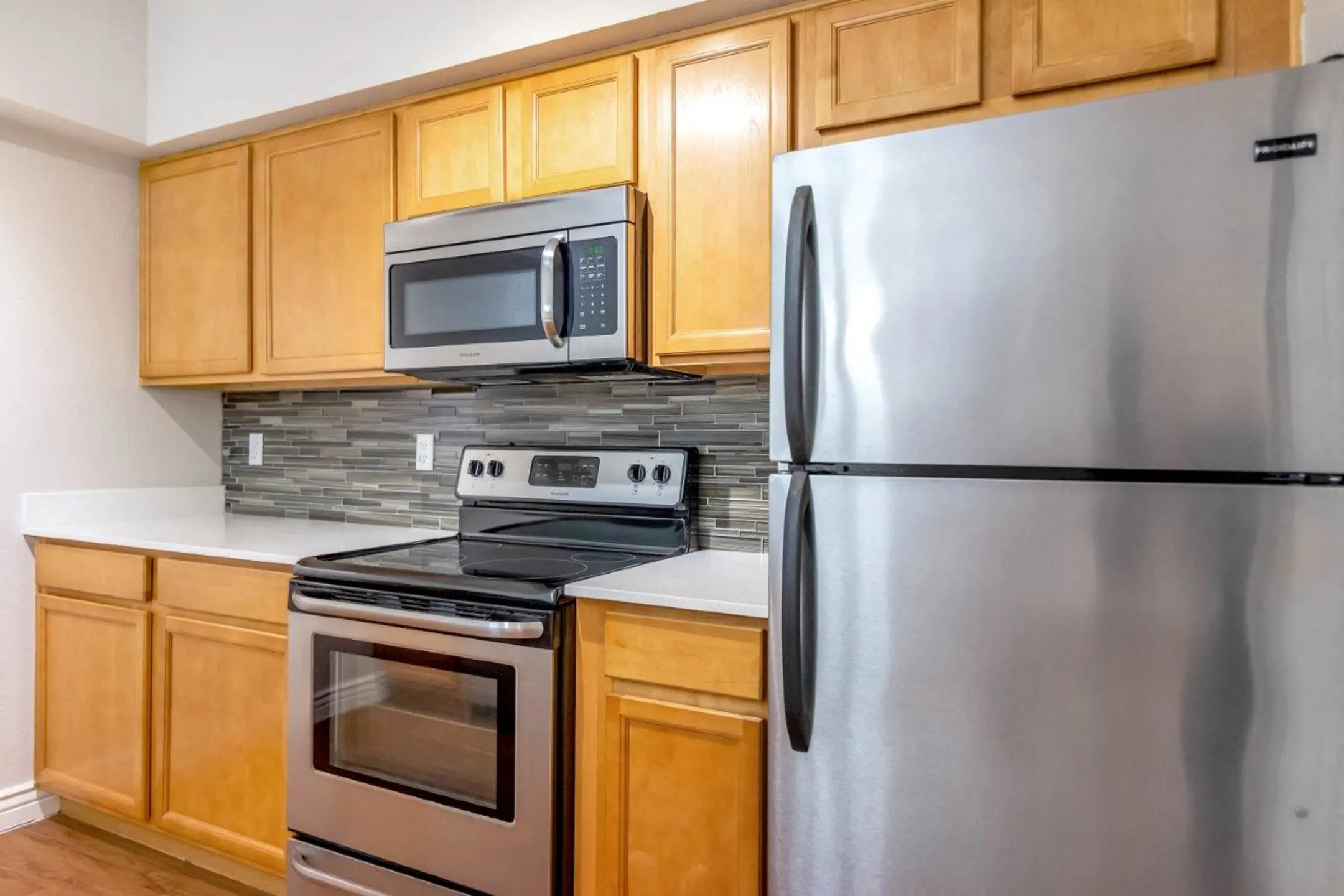 Kitchen - The Townhomes At Biltmore - Phoenix, AZ