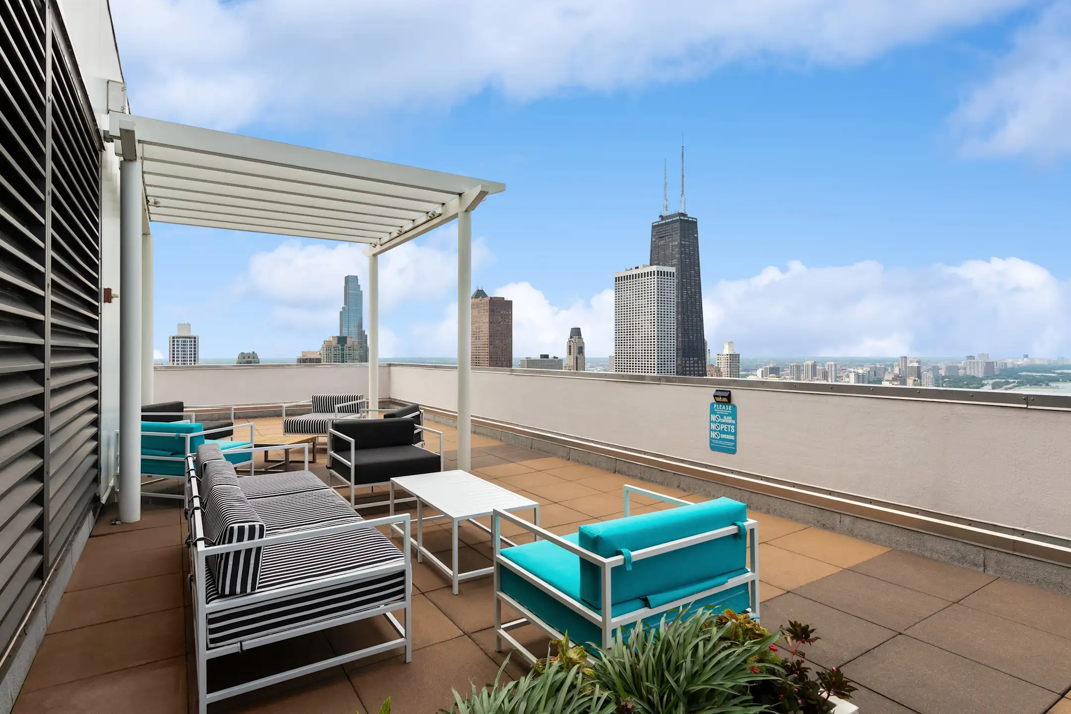 Patio / Deck - Axis Apartments and Lofts - Chicago, IL