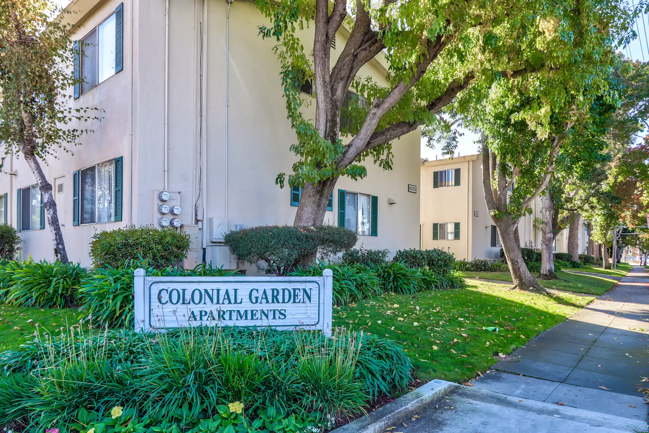 Community Signage - Colonial Garden - San Mateo, CA