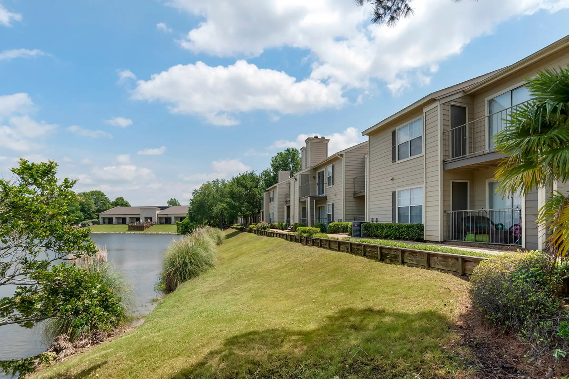 Reflection Pointe 2945 Layfair Dr Flowood, MS Apartments for Rent