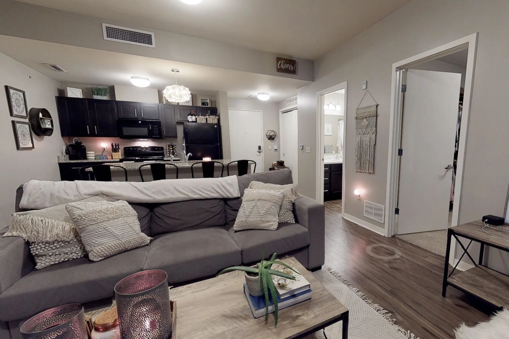 Eastown Flats 1400 Wealthy St SE Grand Rapids, MI Apartments for