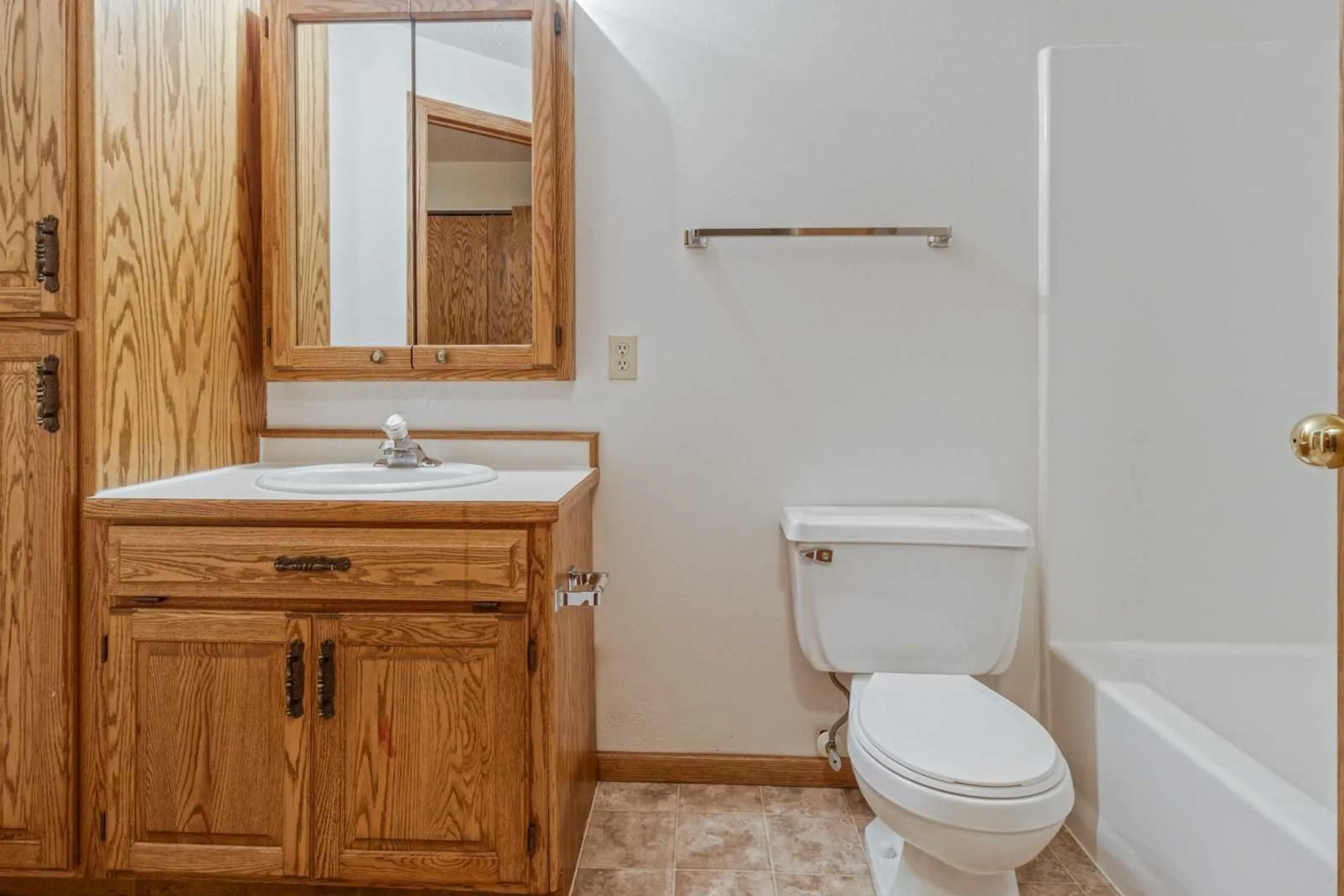 Bathroom - Candle Park West - Fargo, ND