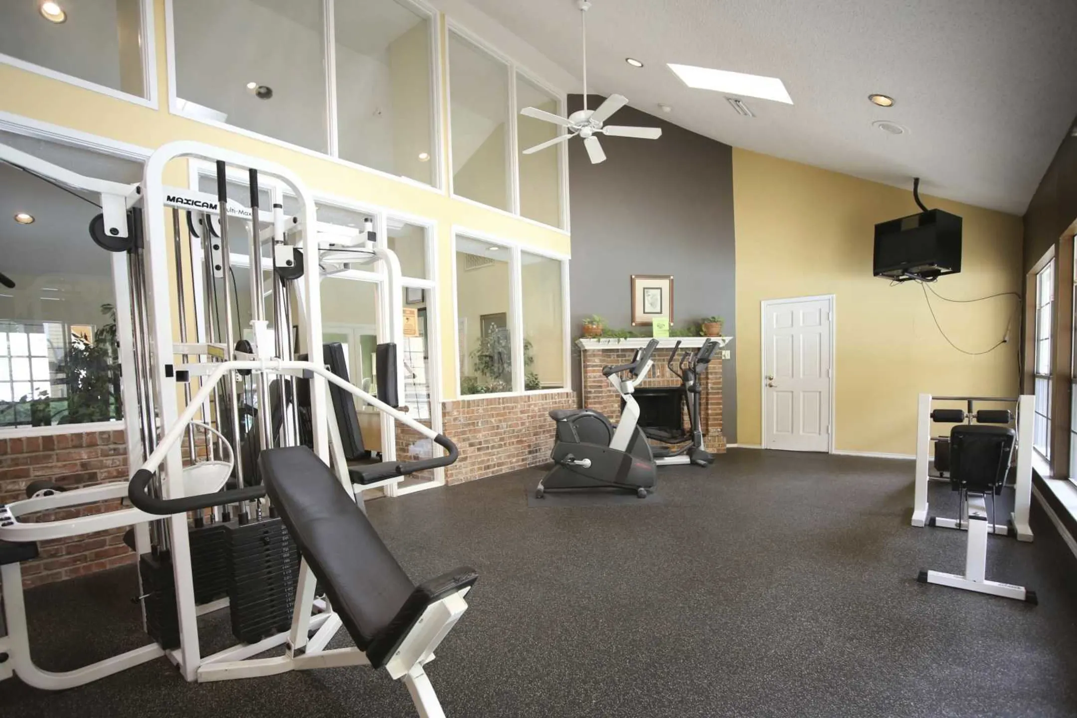 Fitness Weight Room - Huntington Ridge - Irving, TX
