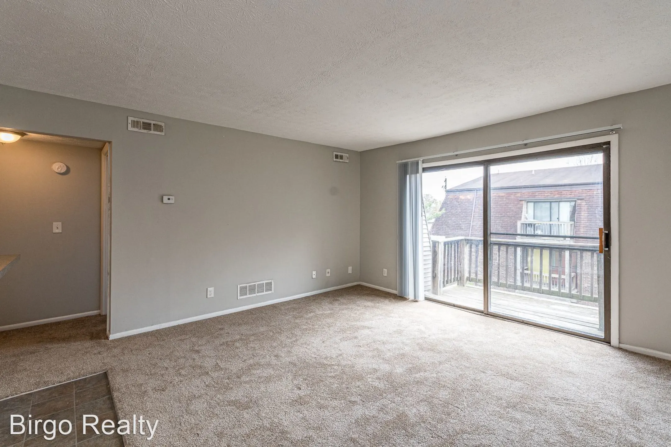 Living Room - Huntley Ridge Apartments - Harrison, OH