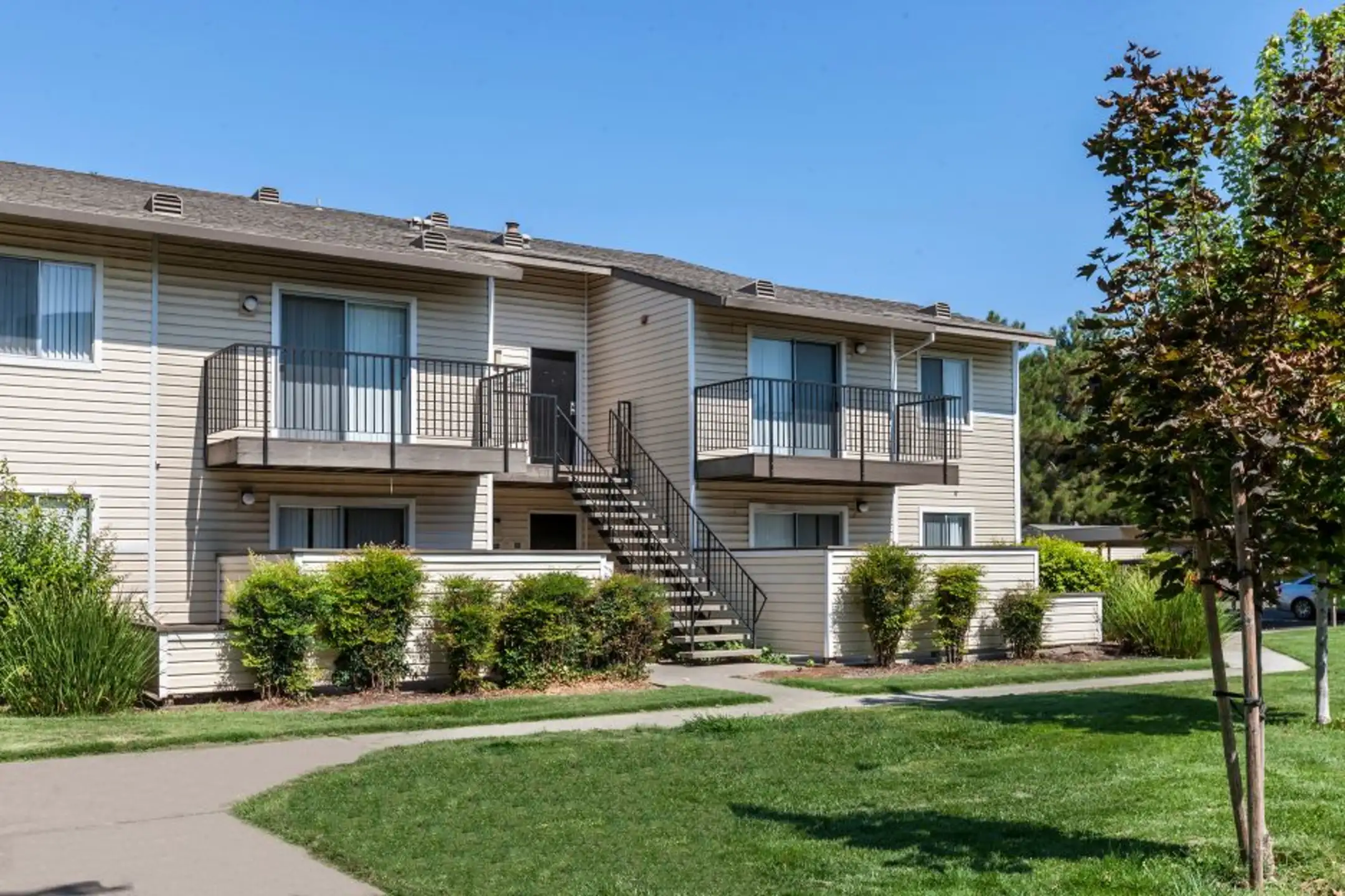 The Woodlands - 2025 W El Camino Ave  Sacramento, CA Apartments for 