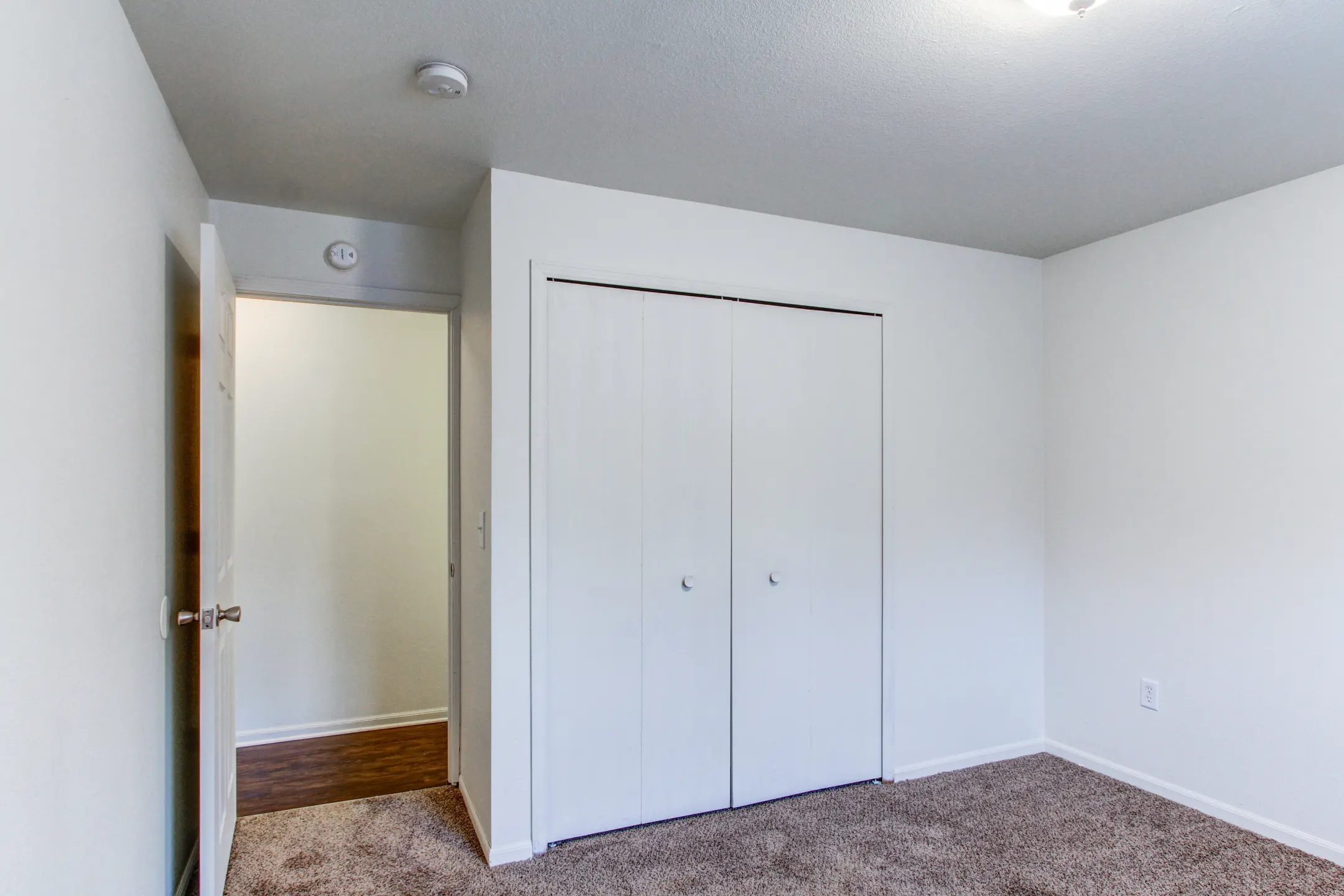 Crosscreeks Apartments and Townhomes Apartments Temperance, MI 48182