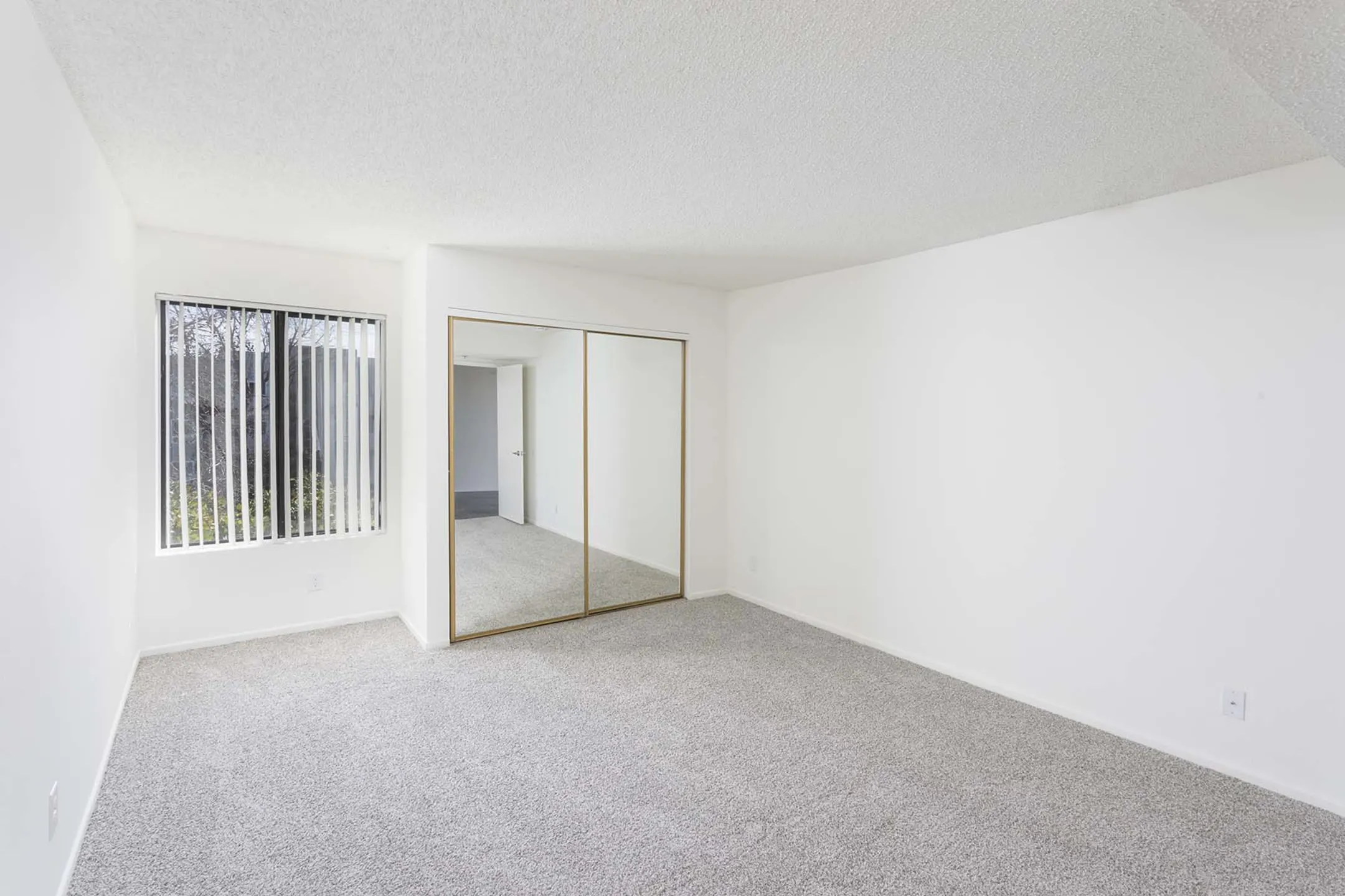 Vineland Gardens - 4335 Vineland Ave | North Hollywood, CA Apartments ...