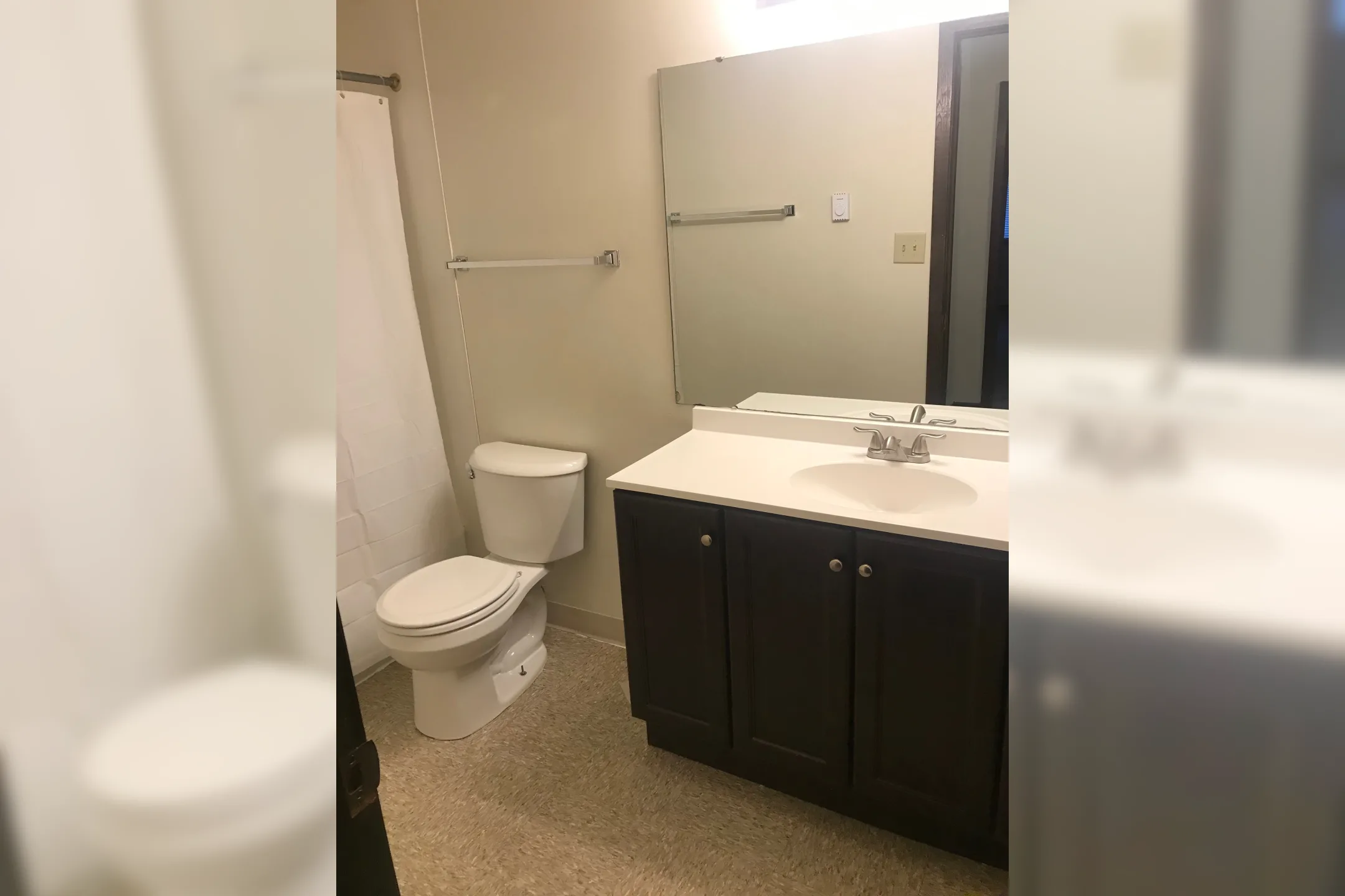 Bathroom - Elite One Apartments - Schererville, IN