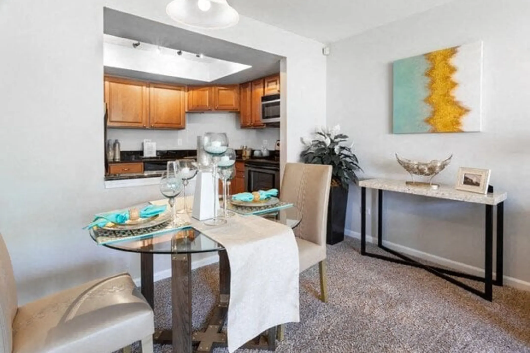 Versailles On the Lakes/Oakbrook Terrace Apartments Oakbrook Terrace