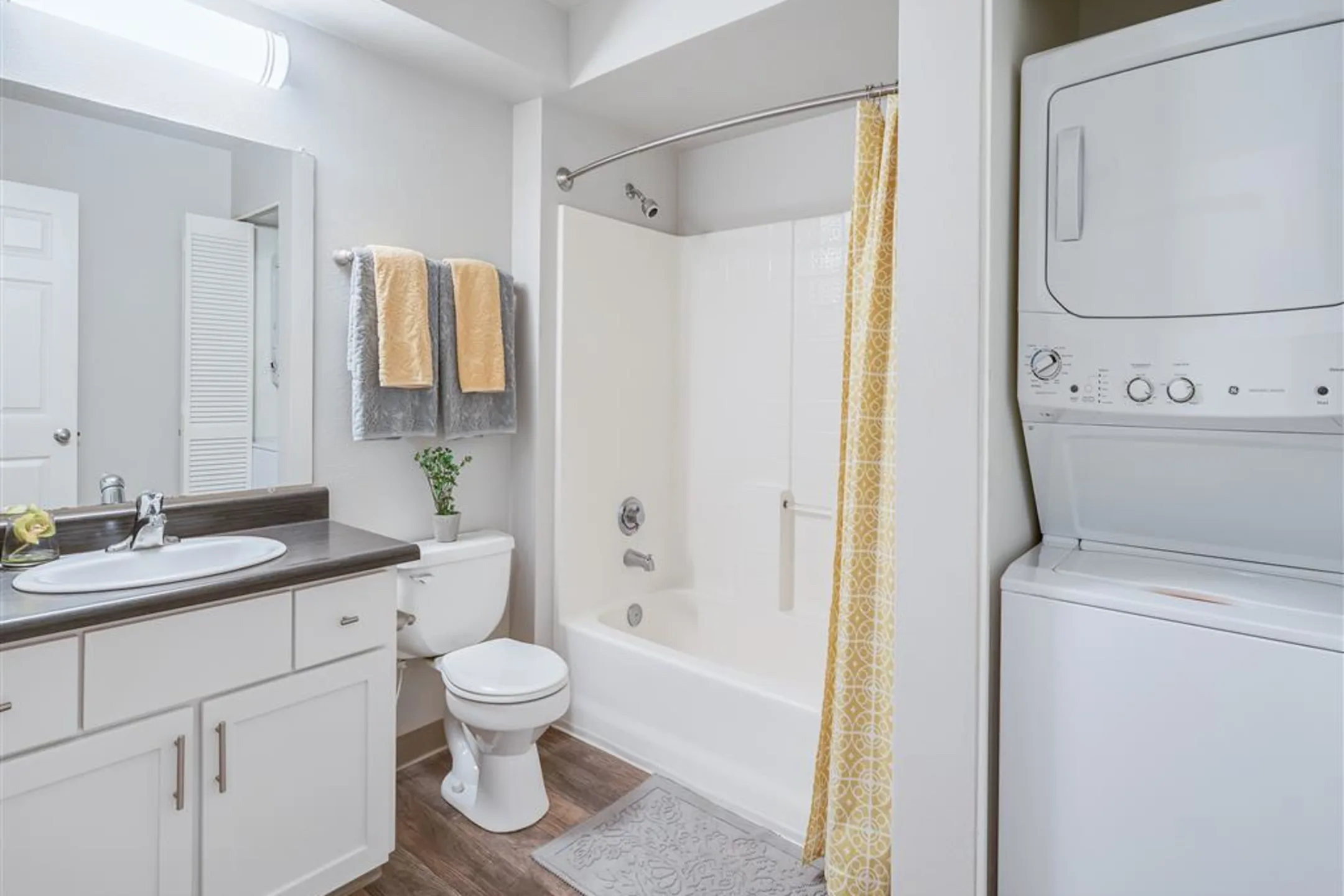 Bathroom - Altamont Summit - Happy Valley, OR