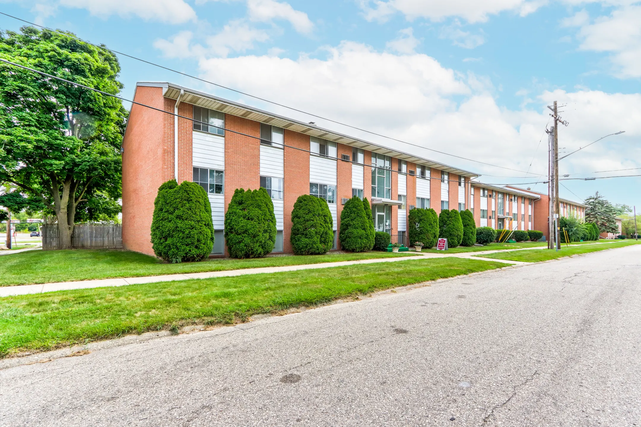 Woodlawn Park Apartments 501 S Meade St Flint, MI Apartments for