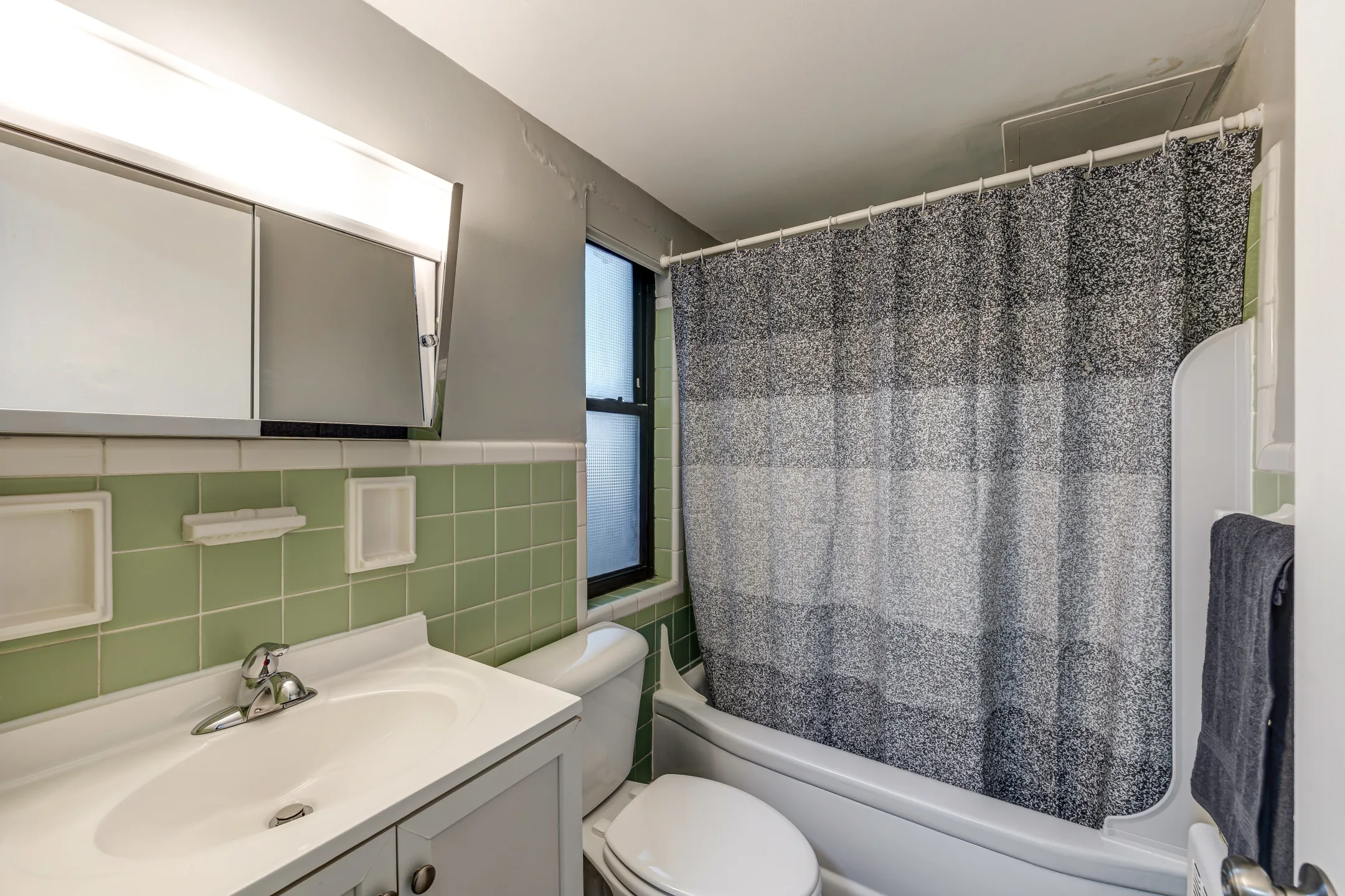 Bathroom - Cedar Ridge Apartments - Park Hills, KY