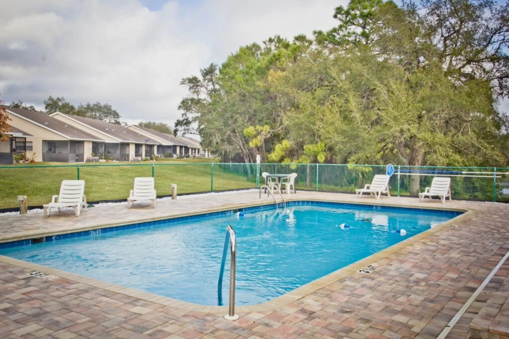 Forest Oaks Villas 8125 Forest Villas Cir Spring Hill, FL