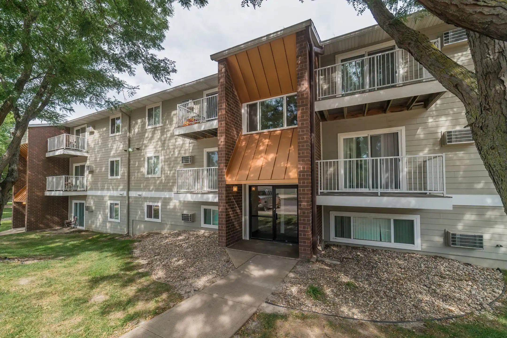 Springbrook Estates 807 N Cleveland Ave Sioux Falls, SD Apartments