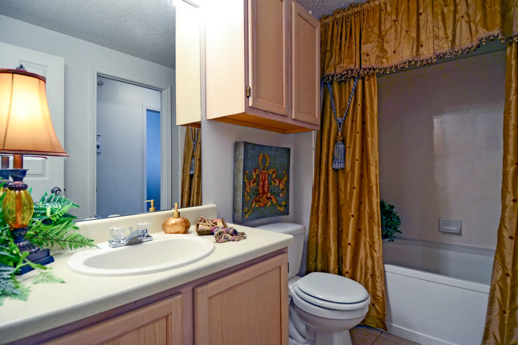 Bathroom - LaCrosse Apartments & Carriage Homes - Bossier City, LA