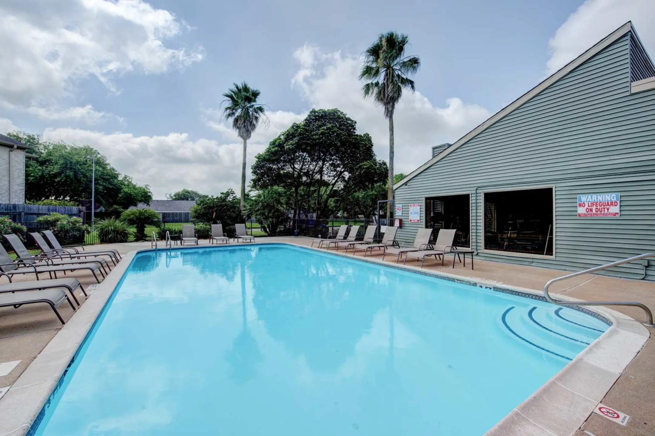 University Green 1620 Bay Area Blvd Houston, TX Apartments for Rent