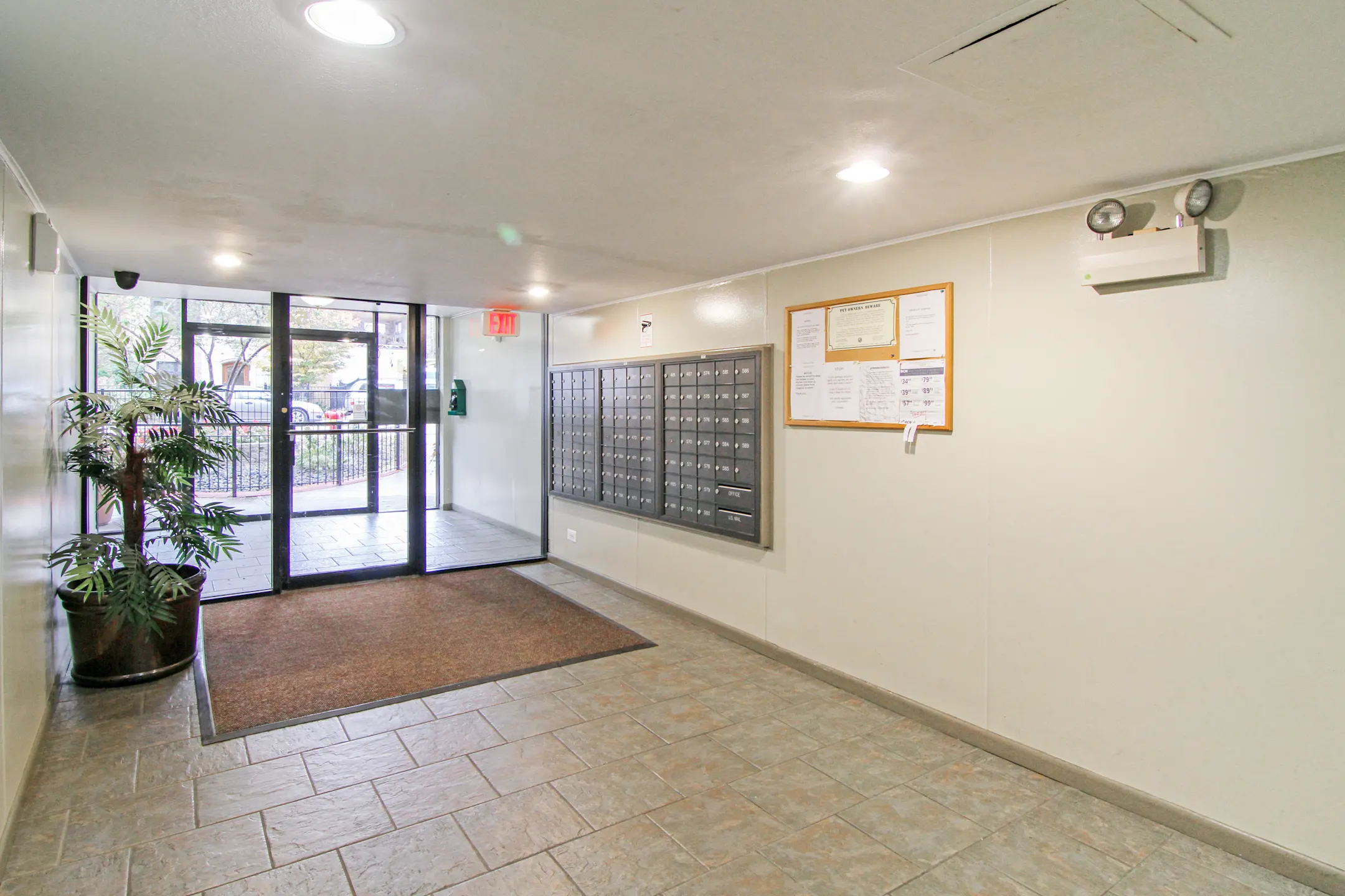 Lakeview 540 West Roscoe Chicago, IL Apartments for Rent Rent.