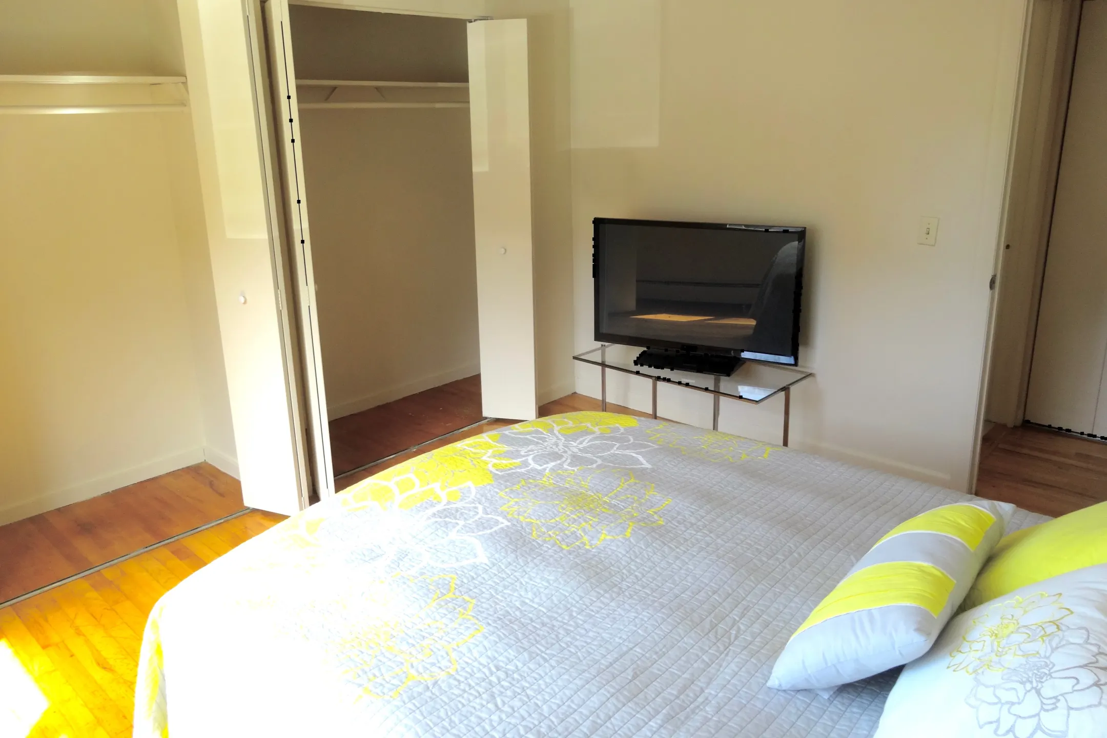 Living Room - Boardman Condominiums - Bristol, CT