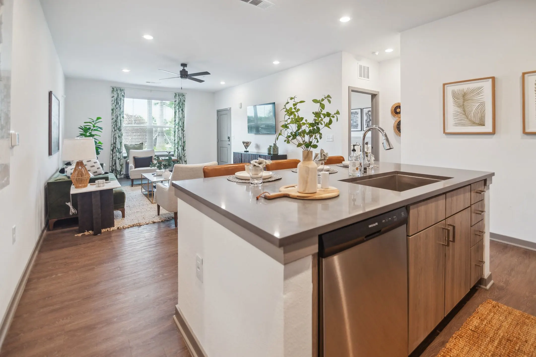 Palm Grove Luxury Apartment Homes Apartments Ellenton, FL 34222