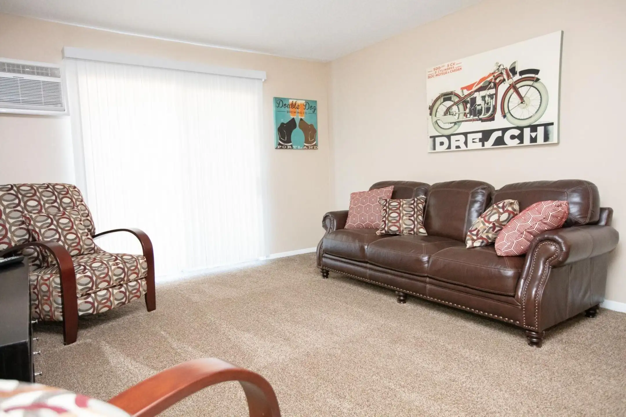 Living Room - Boulder Creek Apartment Homes - Toledo, OH