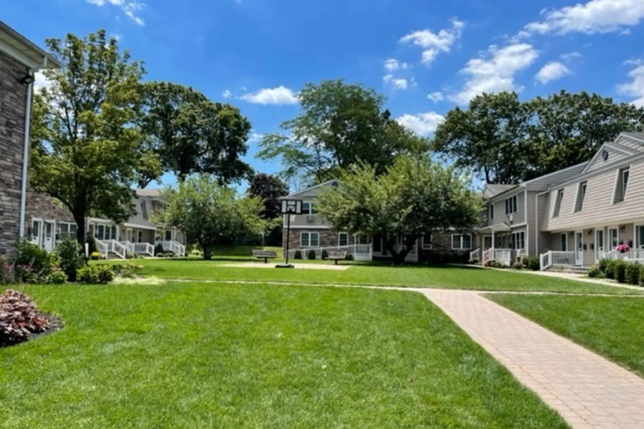 Fairfield Village At Commack Apartments Commack, NY 11725