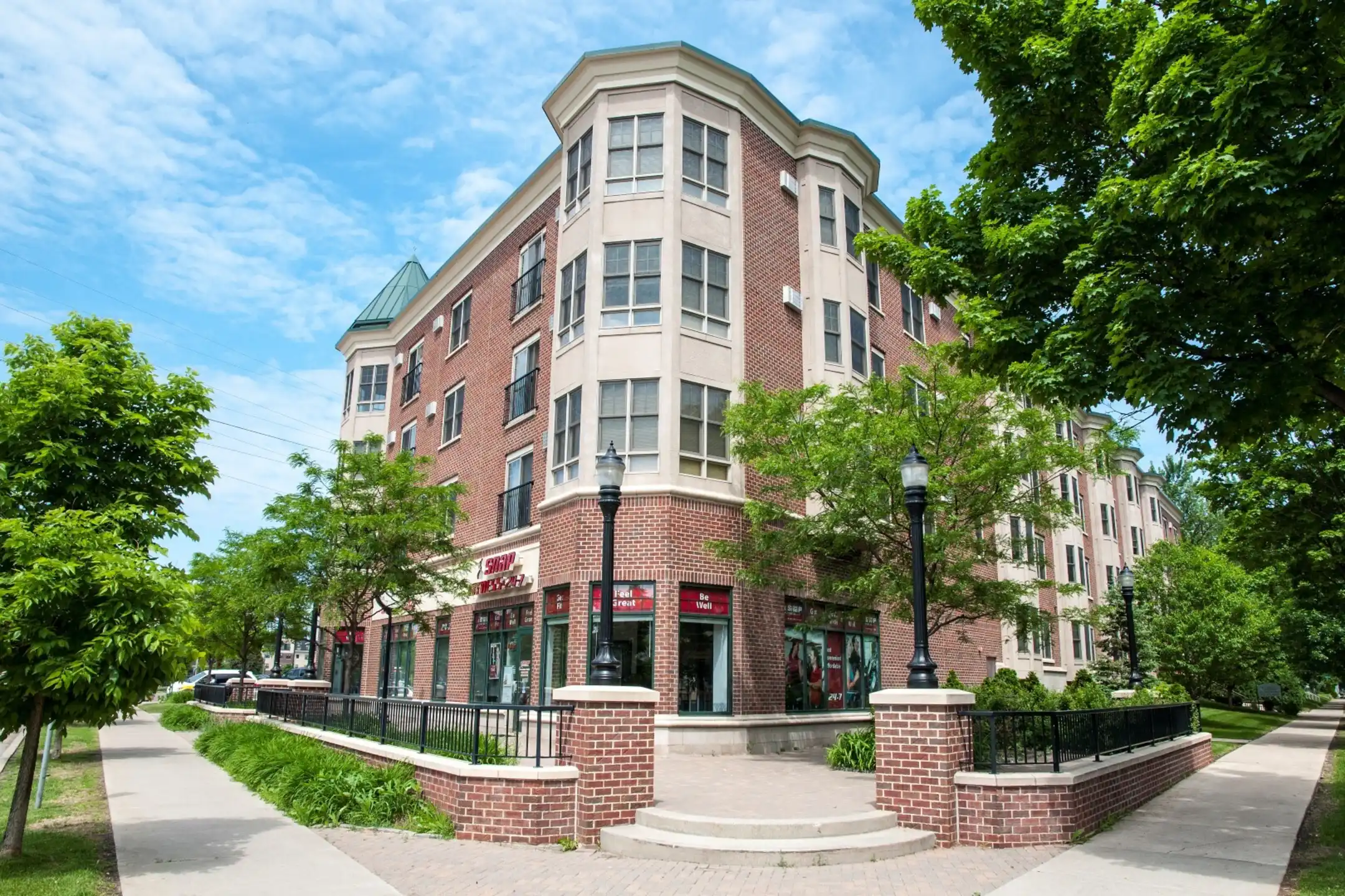 Oaks Hiawatha Station Apartments Minneapolis, MN 55406