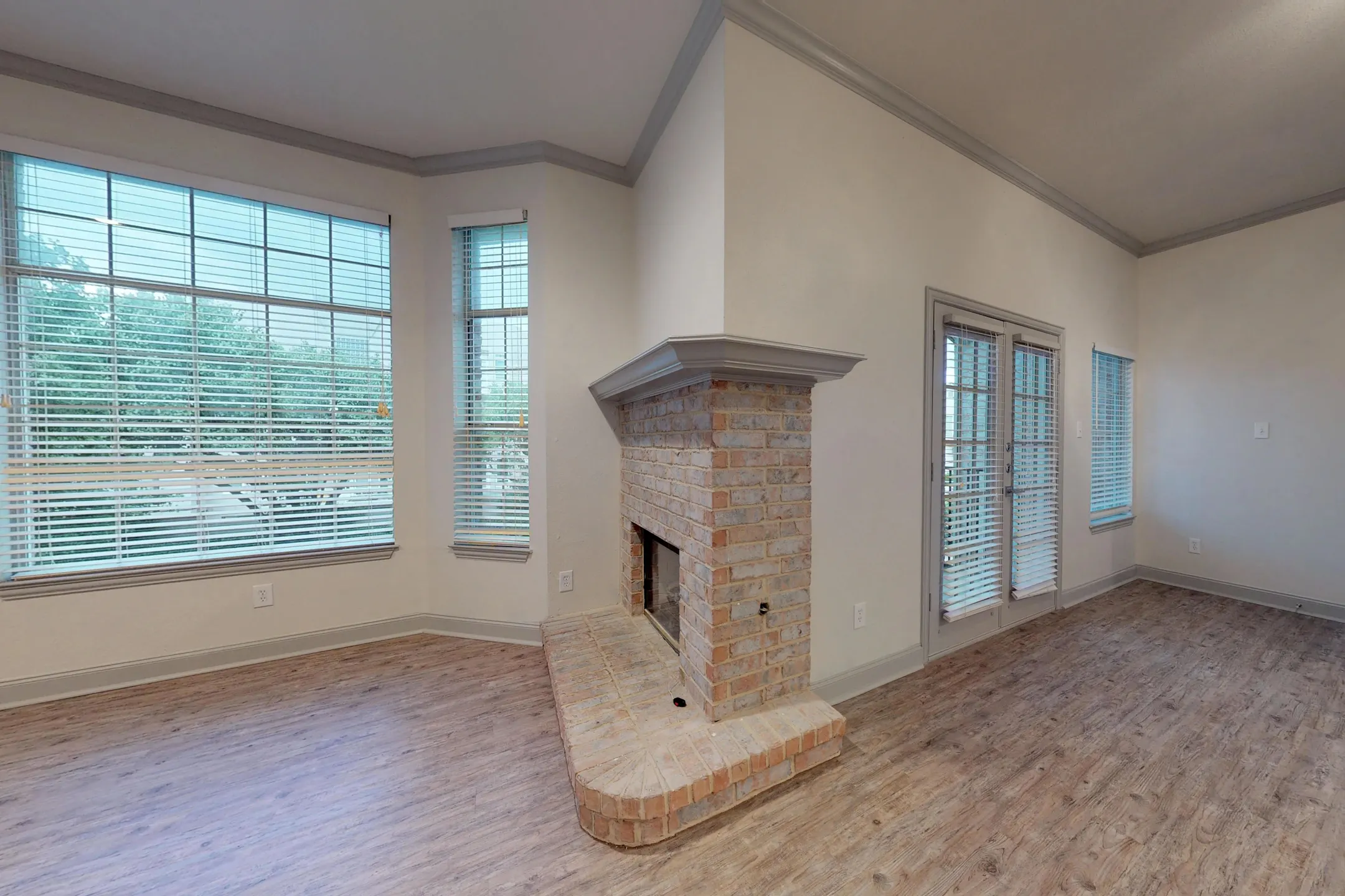 Franconia Court Apartments Dallas, TX 75219