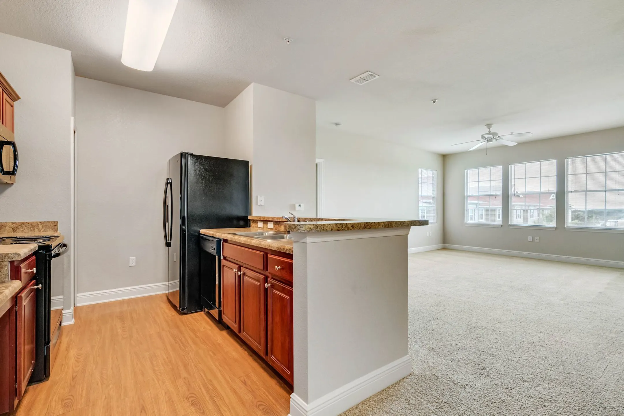 Kitchen - Victoria Park Apartment - Davenport, FL