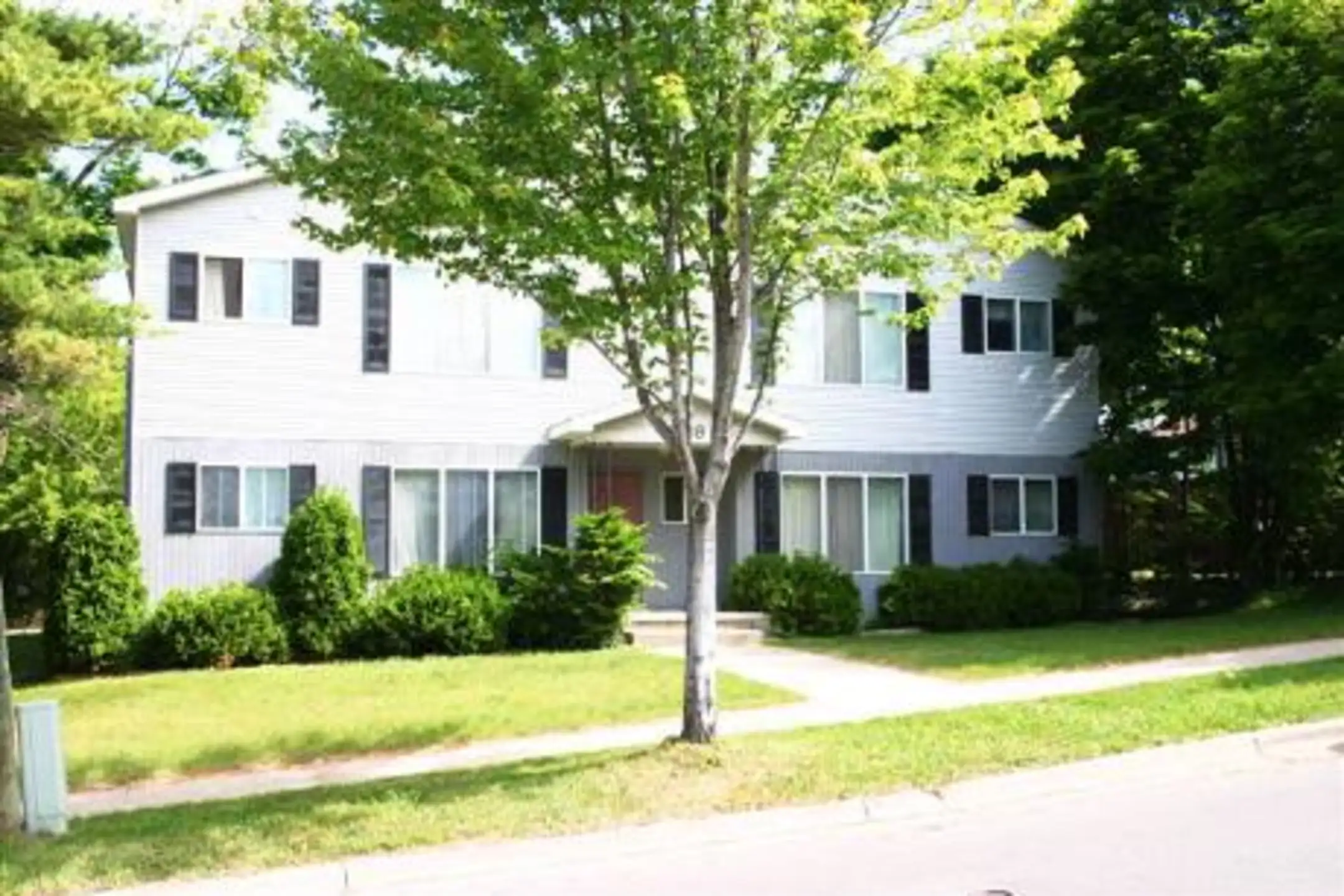 East Sheridan Apartments 208 & 209 East Sheridan Petoskey, MI